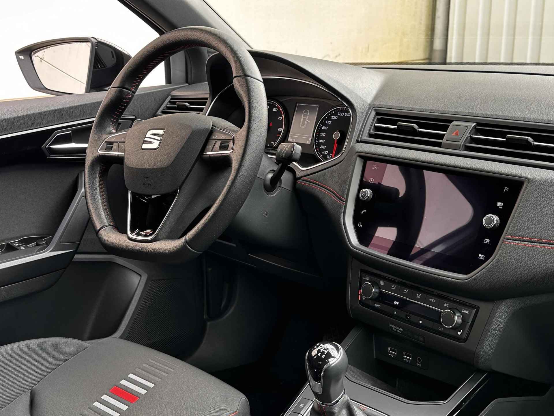 SEAT Arona 1.5 TSI EVO FR / 1e Eigenaar / Stoelverwarming / Dodehoekdetectie / Parkeer assistent / Navigatie / Achteruitrijcamera / Parkeersensoren voor en achter / Apple CarPlay/Android auto / - 9/35