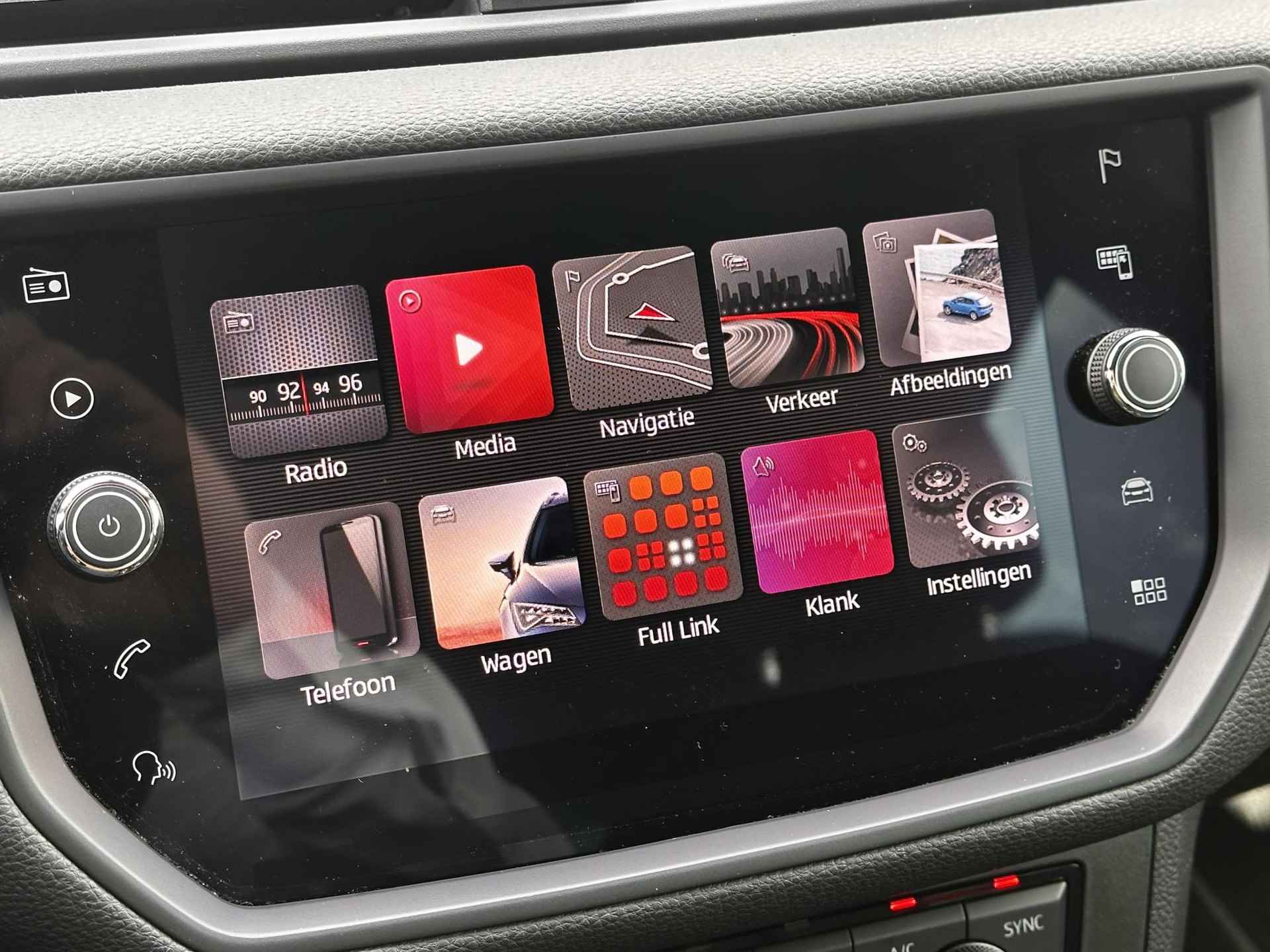 SEAT Arona 1.5 TSI EVO FR / 1e Eigenaar / Stoelverwarming / Dodehoekdetectie / Parkeer assistent / Navigatie / Achteruitrijcamera / Parkeersensoren voor en achter / Apple CarPlay/Android auto / - 13/35