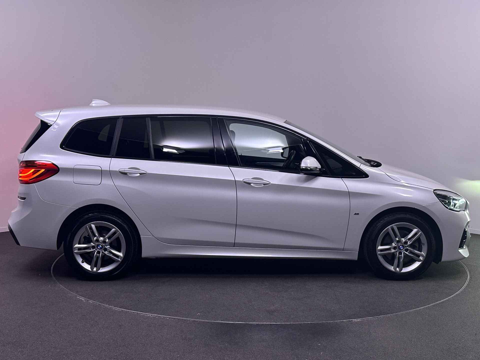 BMW 2 Serie Gran Tourer 218i M Sport 7 Persoons 140pk Dealer O.H | Head Up | Navi Pro | Lederen Sportstoelen Verwarmd | LED Koplampen |  El. Achterklep | Cruise Control | - 4/45