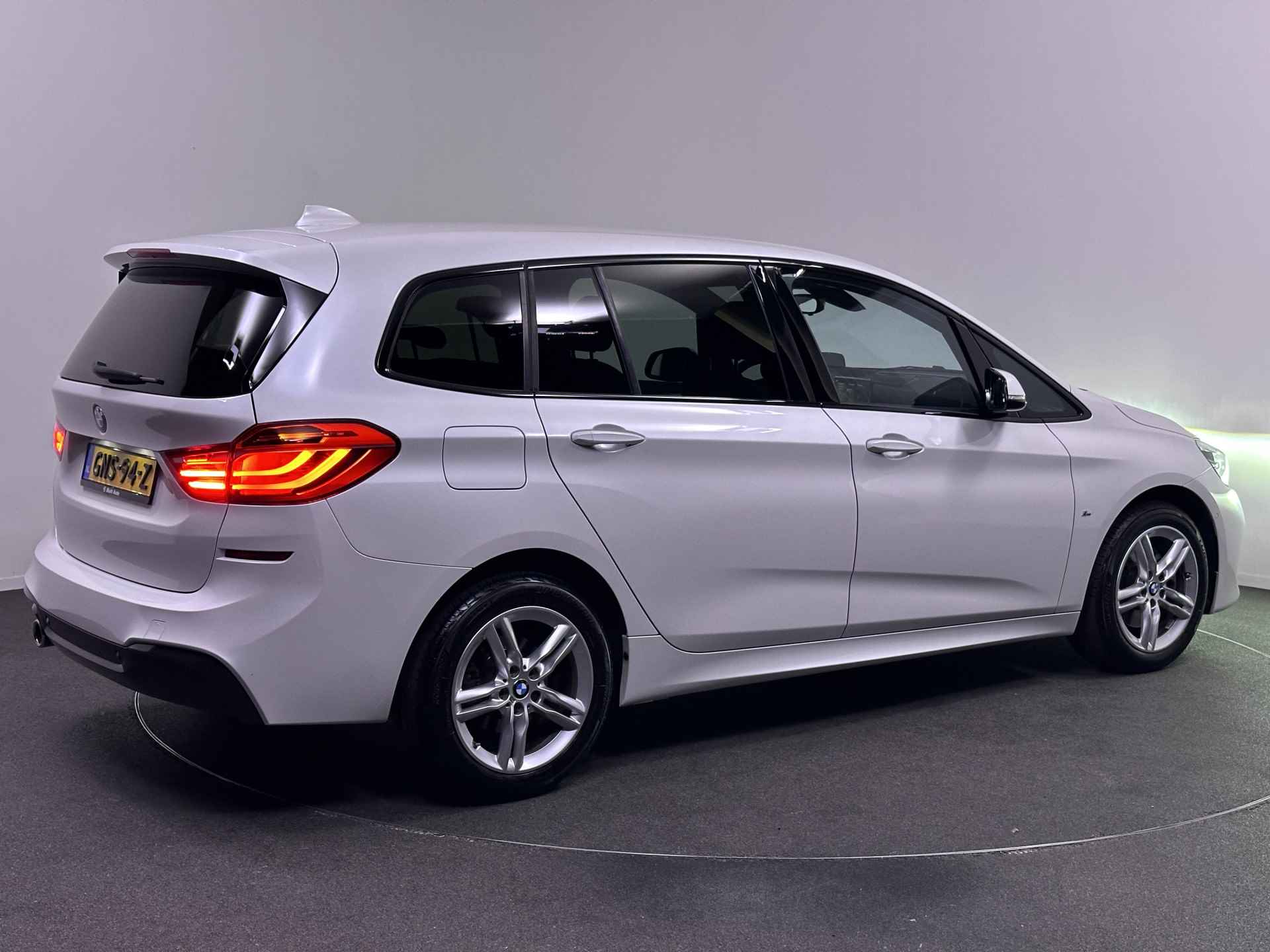 BMW 2 Serie Gran Tourer 218i M Sport 7 Persoons 140pk Dealer O.H | Head Up | Navi Pro | Lederen Sportstoelen Verwarmd | LED Koplampen |  El. Achterklep | Cruise Control | - 5/45