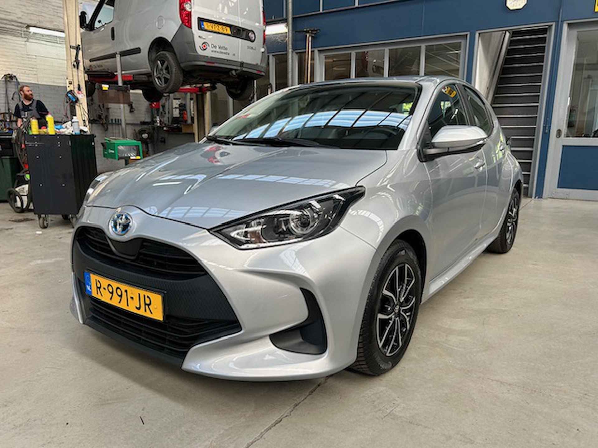 TOYOTA Yaris 1.5 Hybrid 116pk CVT Active | Navigatie | Camera | Apple carplay / Android auto | Lichtmetalen velgen | All season banden | NAP | Rijklaar prijs! - 3/23