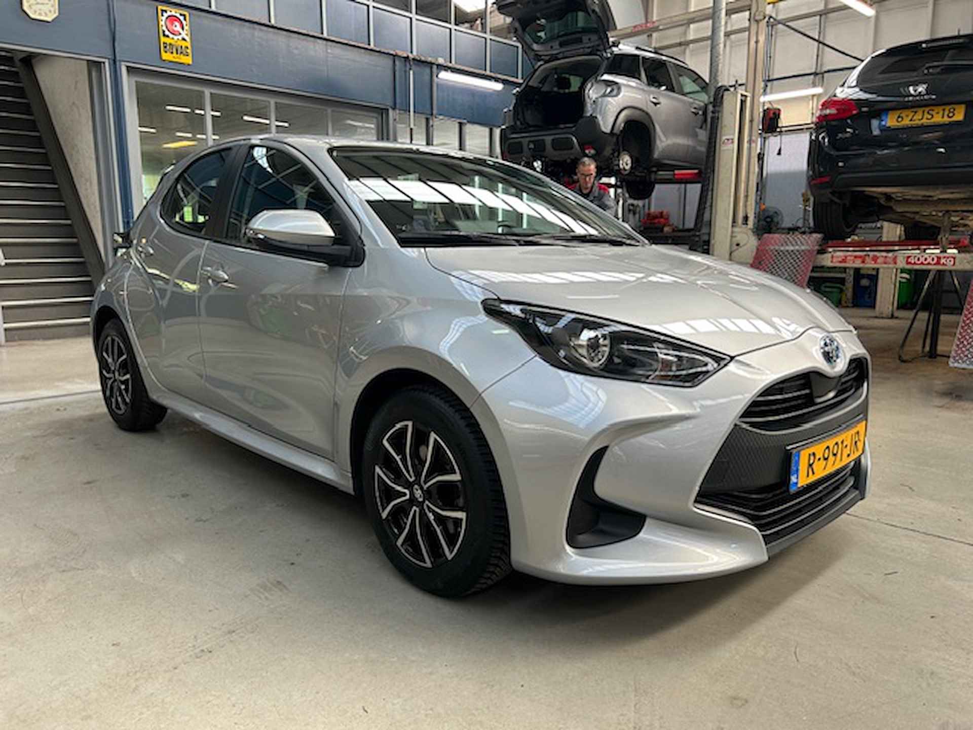 TOYOTA Yaris 1.5 Hybrid 116pk CVT Active | Navigatie | Camera | Apple carplay / Android auto | Lichtmetalen velgen | All season banden | NAP | Rijklaar prijs! - 7/23