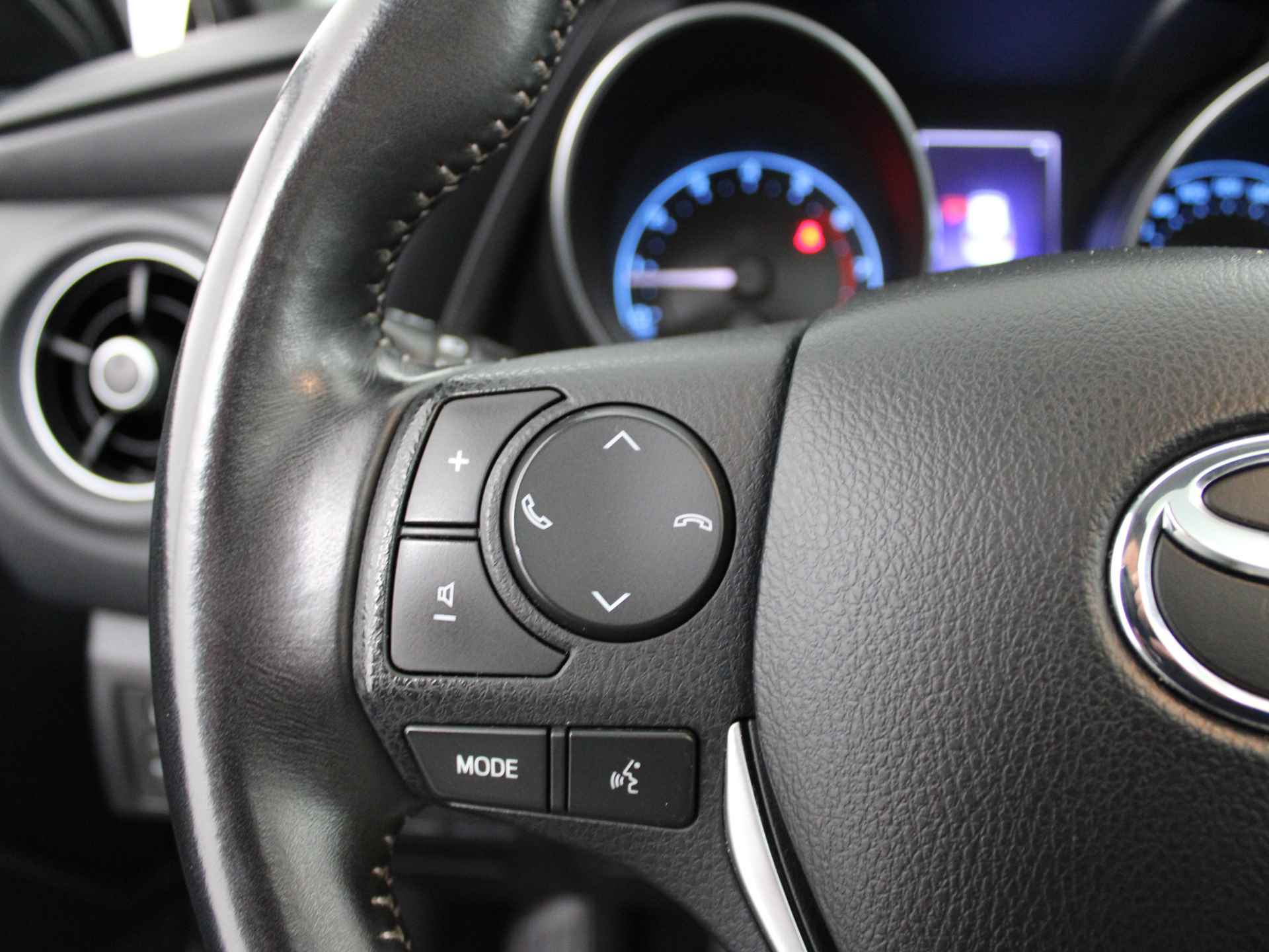 Toyota Auris 1.2T Trend | Navigatie | Camera | Panoramadak | Trekhaak | LM velgen | Cruise Control | - 21/44