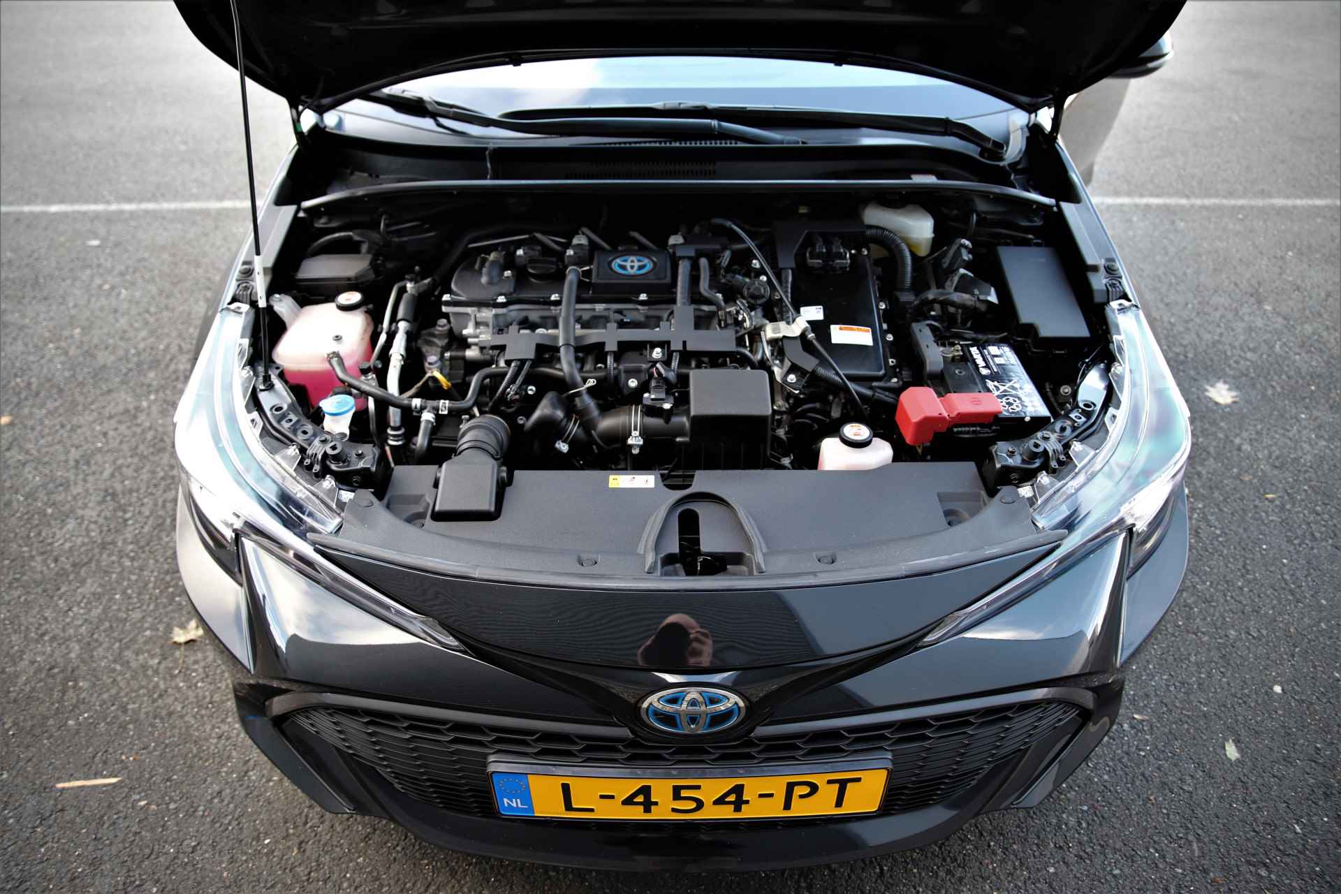 Toyota Corolla Touring Sports 1.8 Hybrid/ Adaptive/Led-Xenon/Apple Carplay/Camera - 24/32