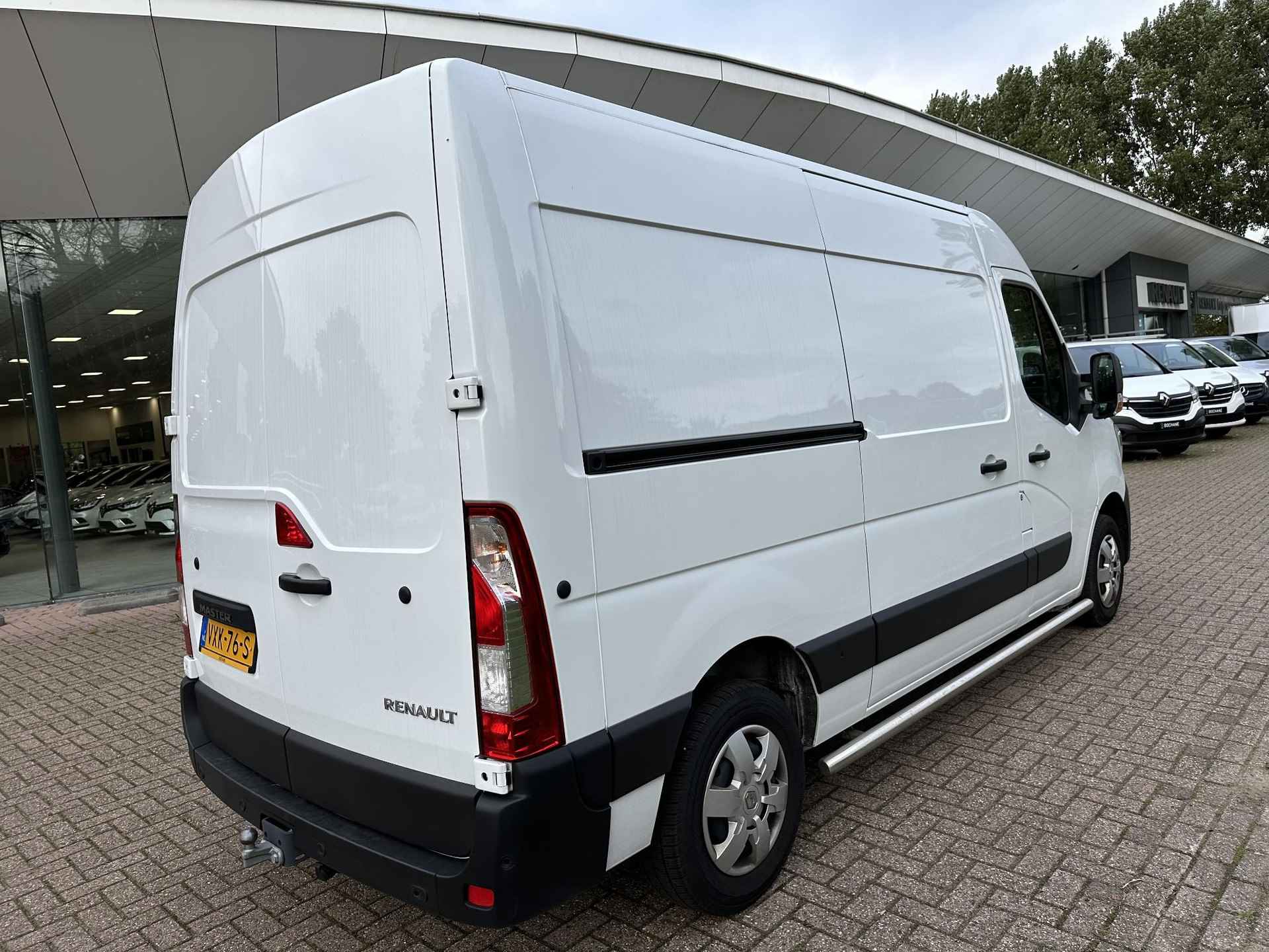 Renault Master T35 2.3 dCi 135 L2H2 Work Edition | NL-auto! | Navi | Airco | Cruise | Trekhaak | PDC + Camera | Bedrijfswageninrichting | Apple Carplay/Android Auto - 3/23