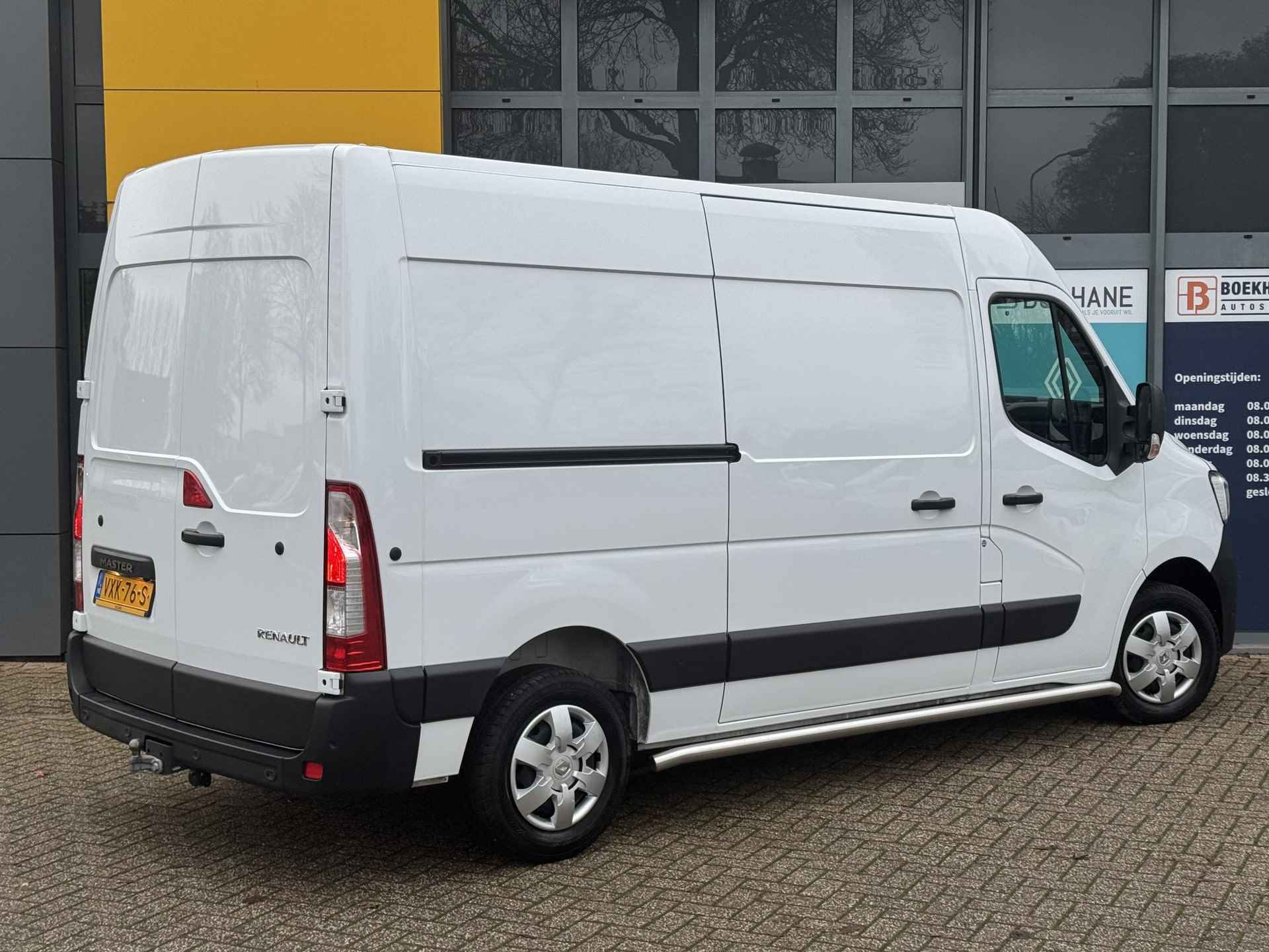 Renault Master T35 2.3 dCi 135 L2H2 Work Edition | NL-auto! | Navi | Airco | Cruise | Trekhaak | PDC + Camera | Bedrijfswageninrichting | Apple Carplay/Android Auto - 4/44