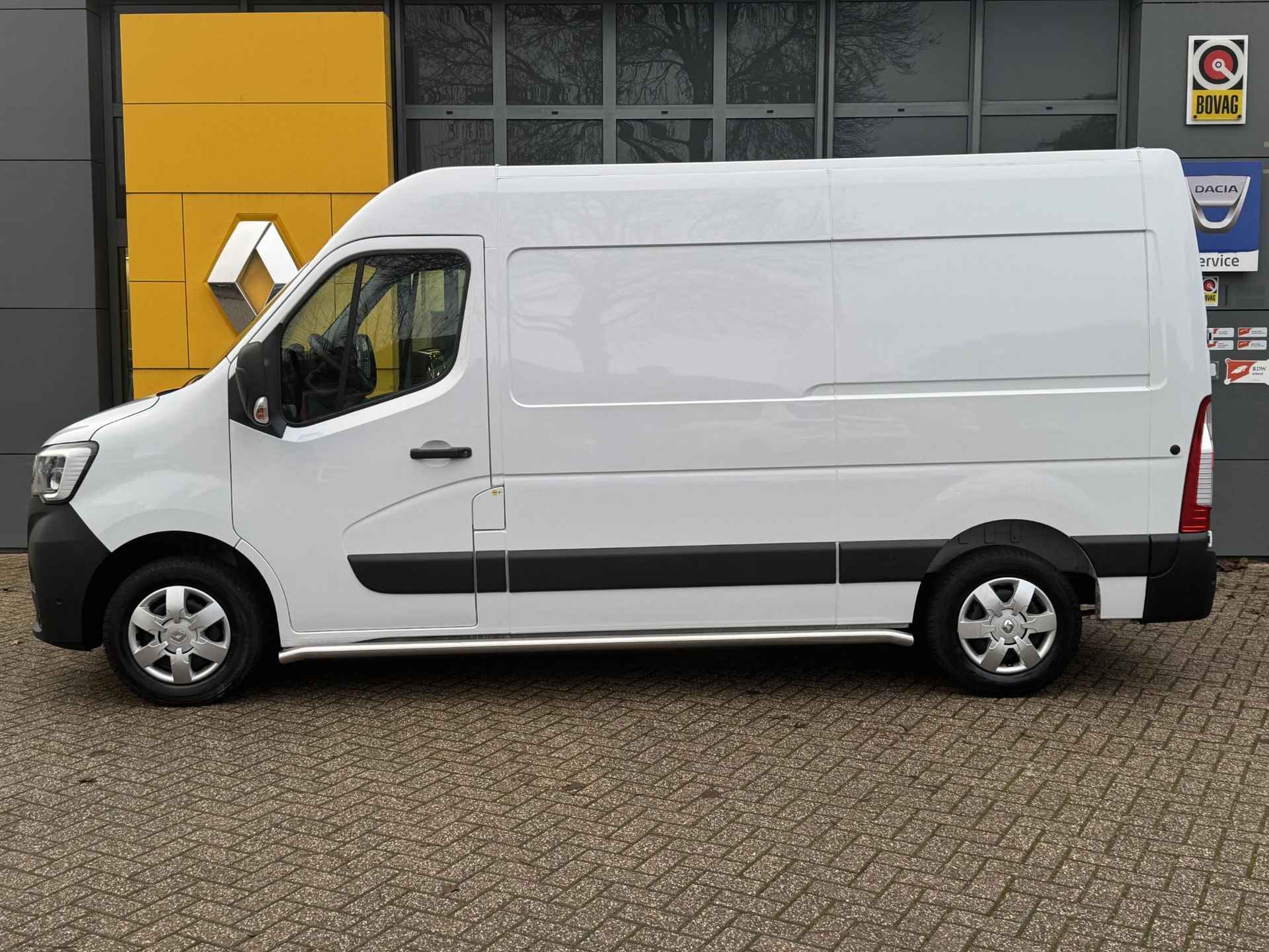 Renault Master T35 2.3 dCi 135 L2H2 Work Edition | NL-auto! | Navi | Airco | Cruise | Trekhaak | PDC + Camera | Bedrijfswageninrichting | Apple Carplay/Android Auto - 9/44