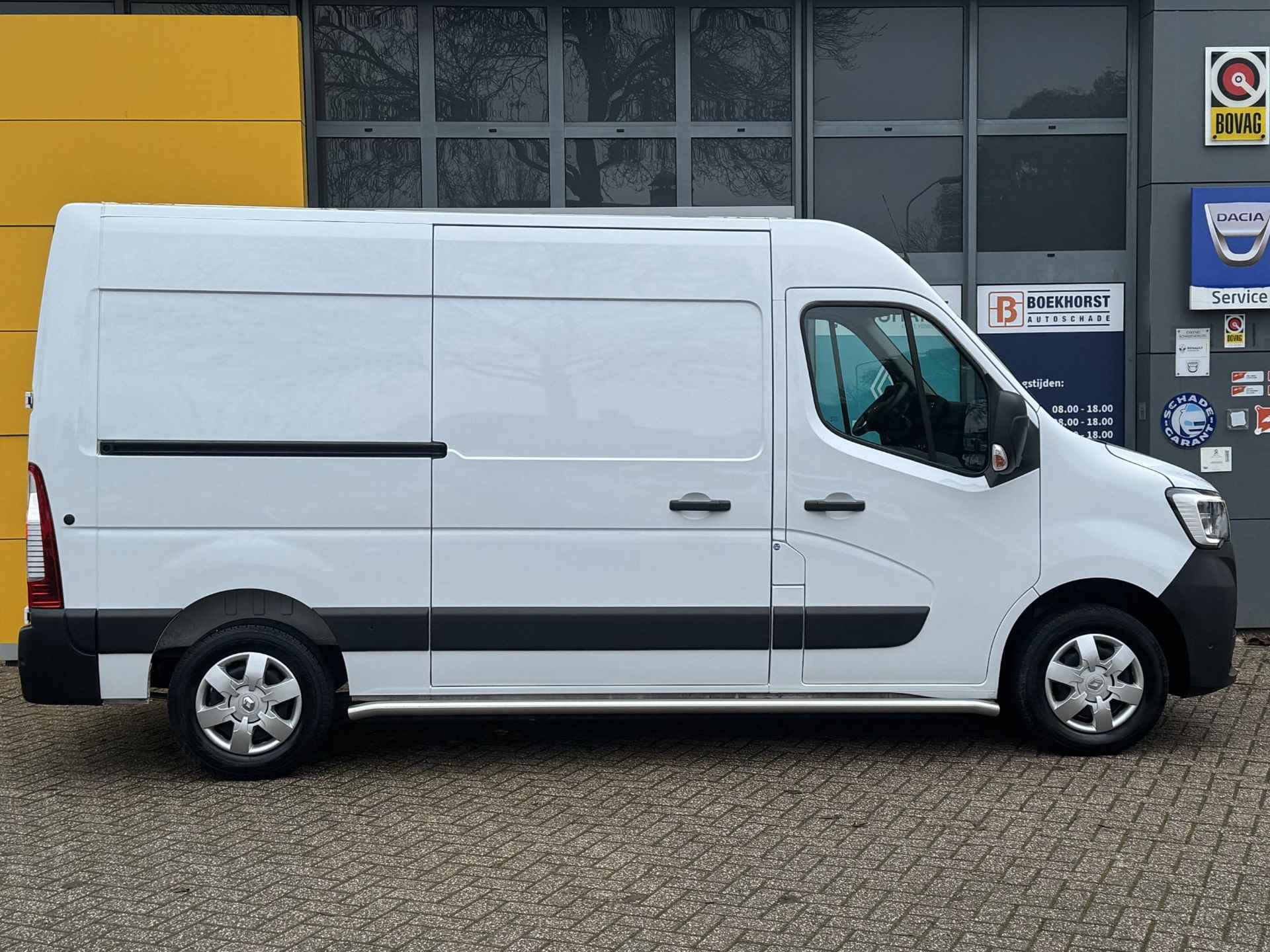 Renault Master T35 2.3 dCi 135 L2H2 Work Edition | NL-auto! | Navi | Airco | Cruise | Trekhaak | PDC + Camera | Bedrijfswageninrichting | Apple Carplay/Android Auto - 10/44