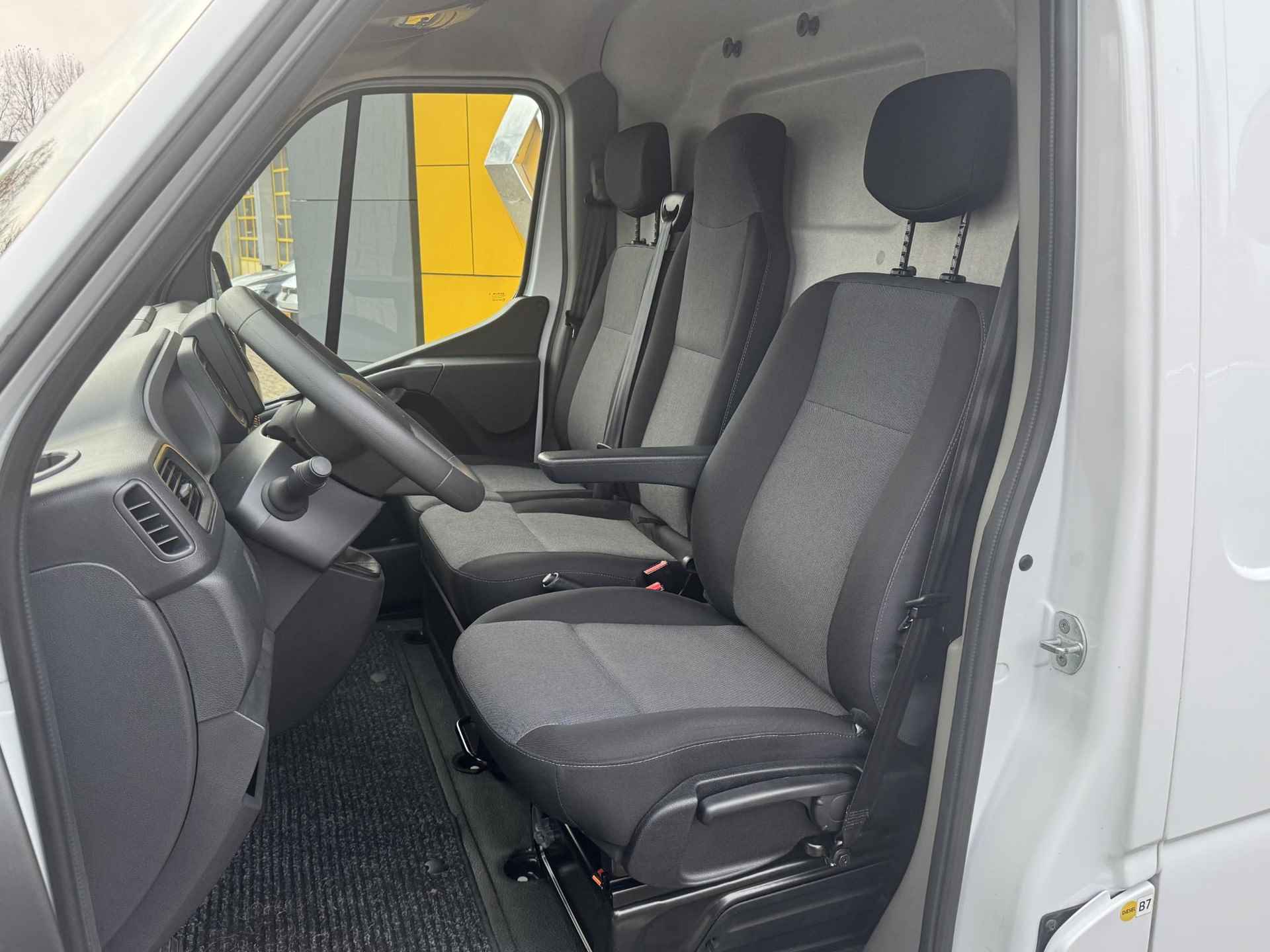 Renault Master T35 2.3 dCi 135 L2H2 Work Edition | NL-auto! | Navi | Airco | Cruise | Trekhaak | PDC + Camera | Bedrijfswageninrichting | Apple Carplay/Android Auto - 11/44