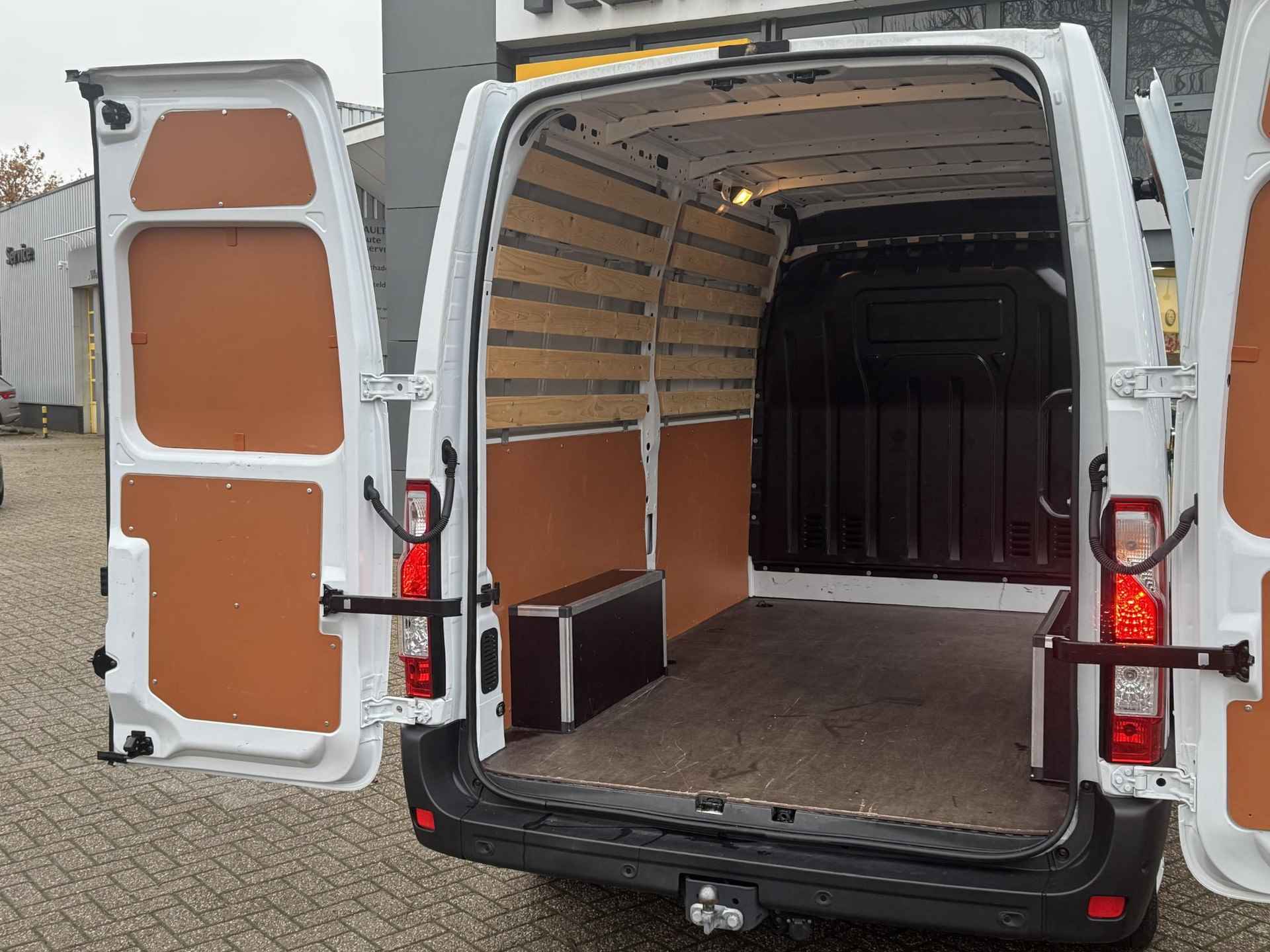 Renault Master T35 2.3 dCi 135 L2H2 Work Edition | NL-auto! | Navi | Airco | Cruise | Trekhaak | PDC + Camera | Bedrijfswageninrichting | Apple Carplay/Android Auto - 15/44