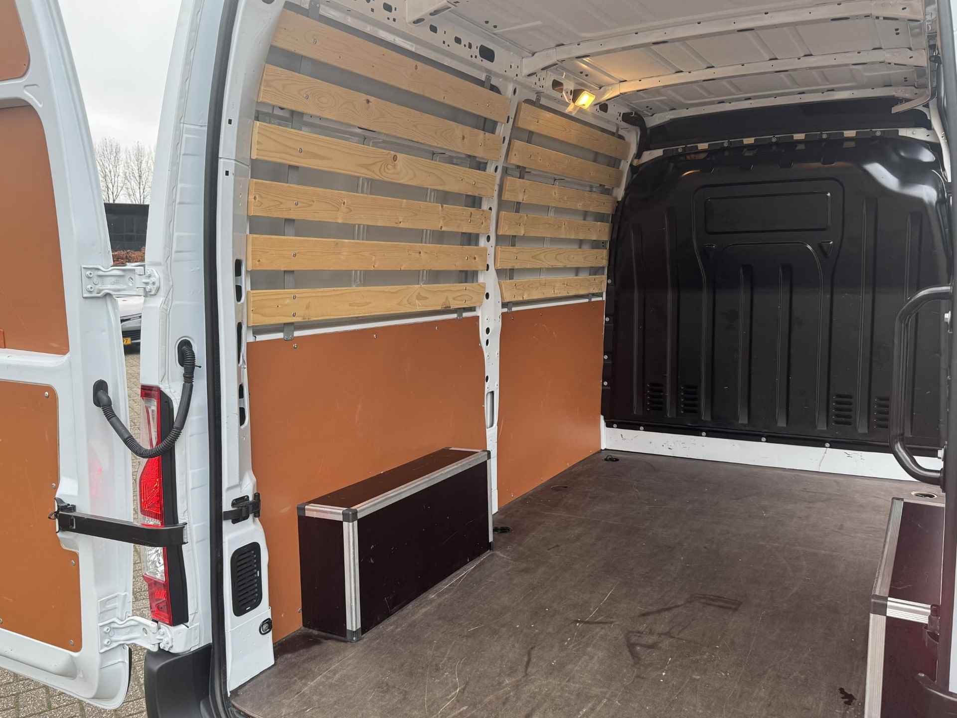 Renault Master T35 2.3 dCi 135 L2H2 Work Edition | NL-auto! | Navi | Airco | Cruise | Trekhaak | PDC + Camera | Bedrijfswageninrichting | Apple Carplay/Android Auto - 16/44