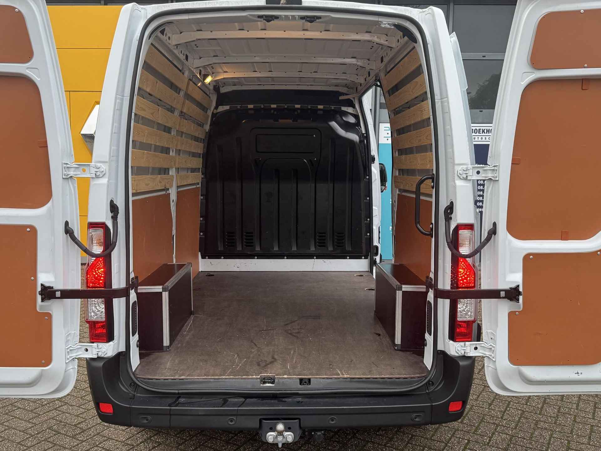 Renault Master T35 2.3 dCi 135 L2H2 Work Edition | NL-auto! | Navi | Airco | Cruise | Trekhaak | PDC + Camera | Bedrijfswageninrichting | Apple Carplay/Android Auto - 17/44