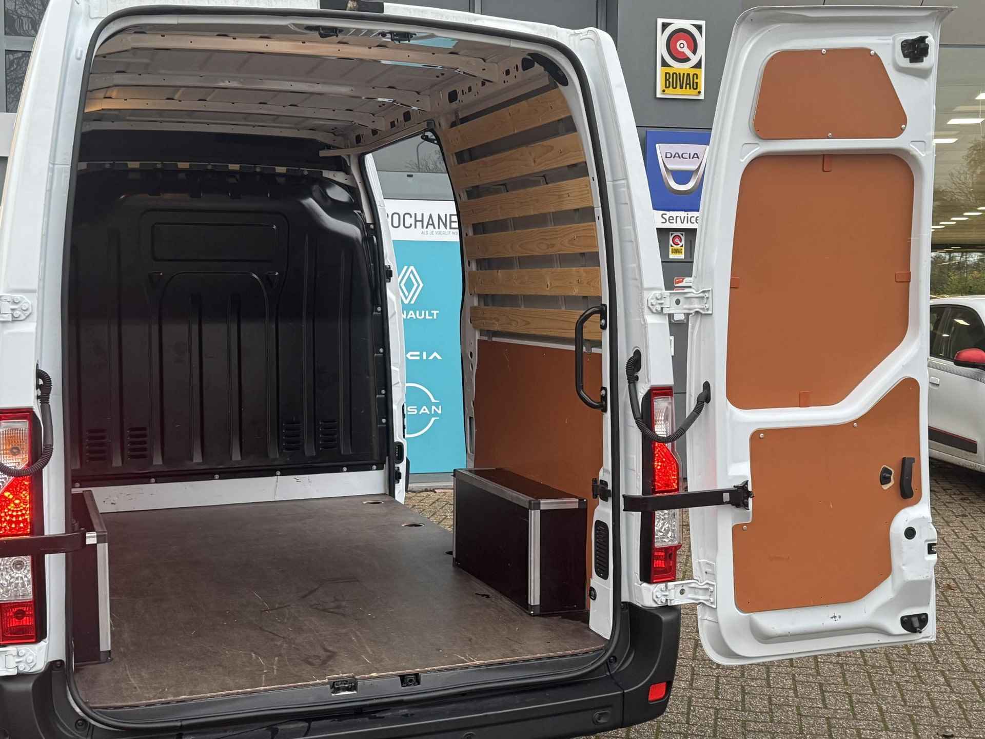 Renault Master T35 2.3 dCi 135 L2H2 Work Edition | NL-auto! | Navi | Airco | Cruise | Trekhaak | PDC + Camera | Bedrijfswageninrichting | Apple Carplay/Android Auto - 20/44