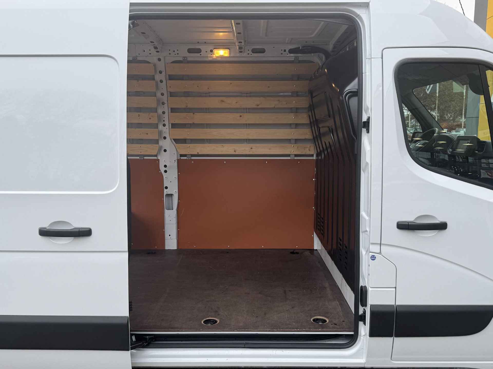 Renault Master T35 2.3 dCi 135 L2H2 Work Edition | NL-auto! | Navi | Airco | Cruise | Trekhaak | PDC + Camera | Bedrijfswageninrichting | Apple Carplay/Android Auto - 22/44