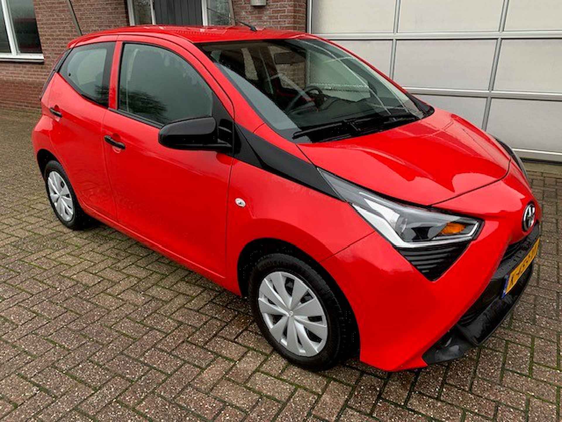 Toyota Aygo 1.0 VVT-i x-fun slechts 9500 km org NL - 2/24