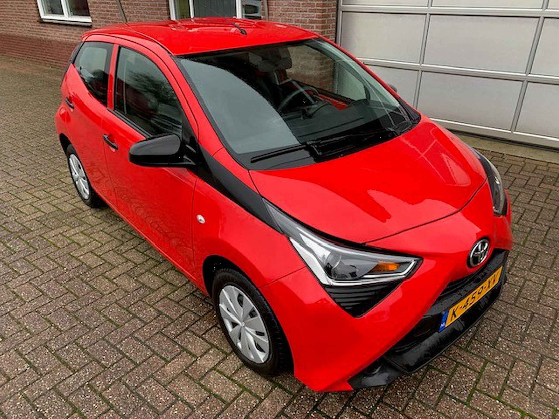 Toyota Aygo 1.0 VVT-i x-fun slechts 9500 km org NL - 3/24