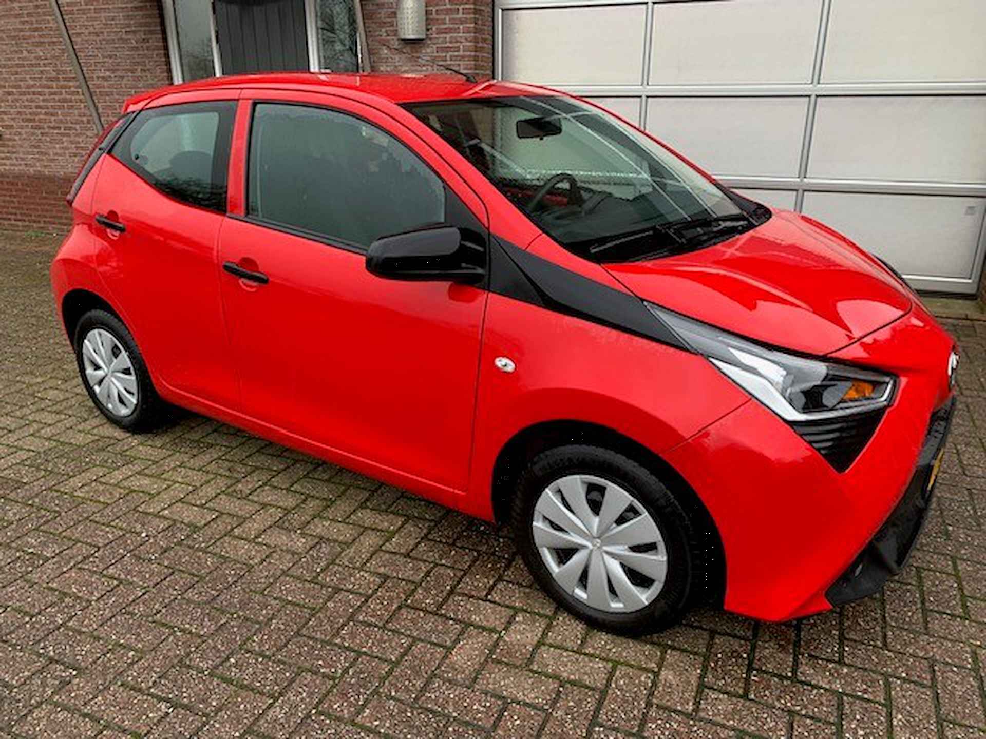 Toyota Aygo 1.0 VVT-i x-fun slechts 9500 km org NL - 4/24