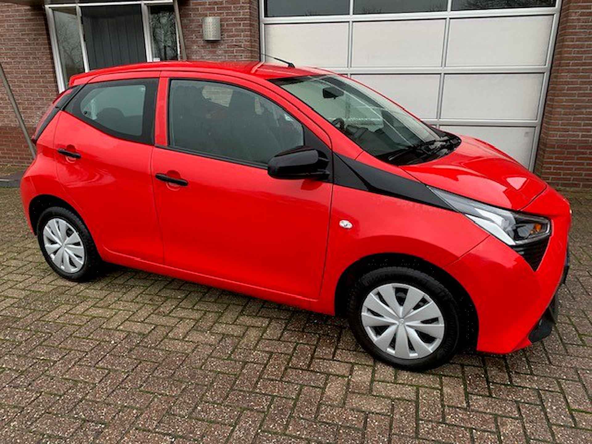 Toyota Aygo 1.0 VVT-i x-fun slechts 9500 km org NL - 5/24