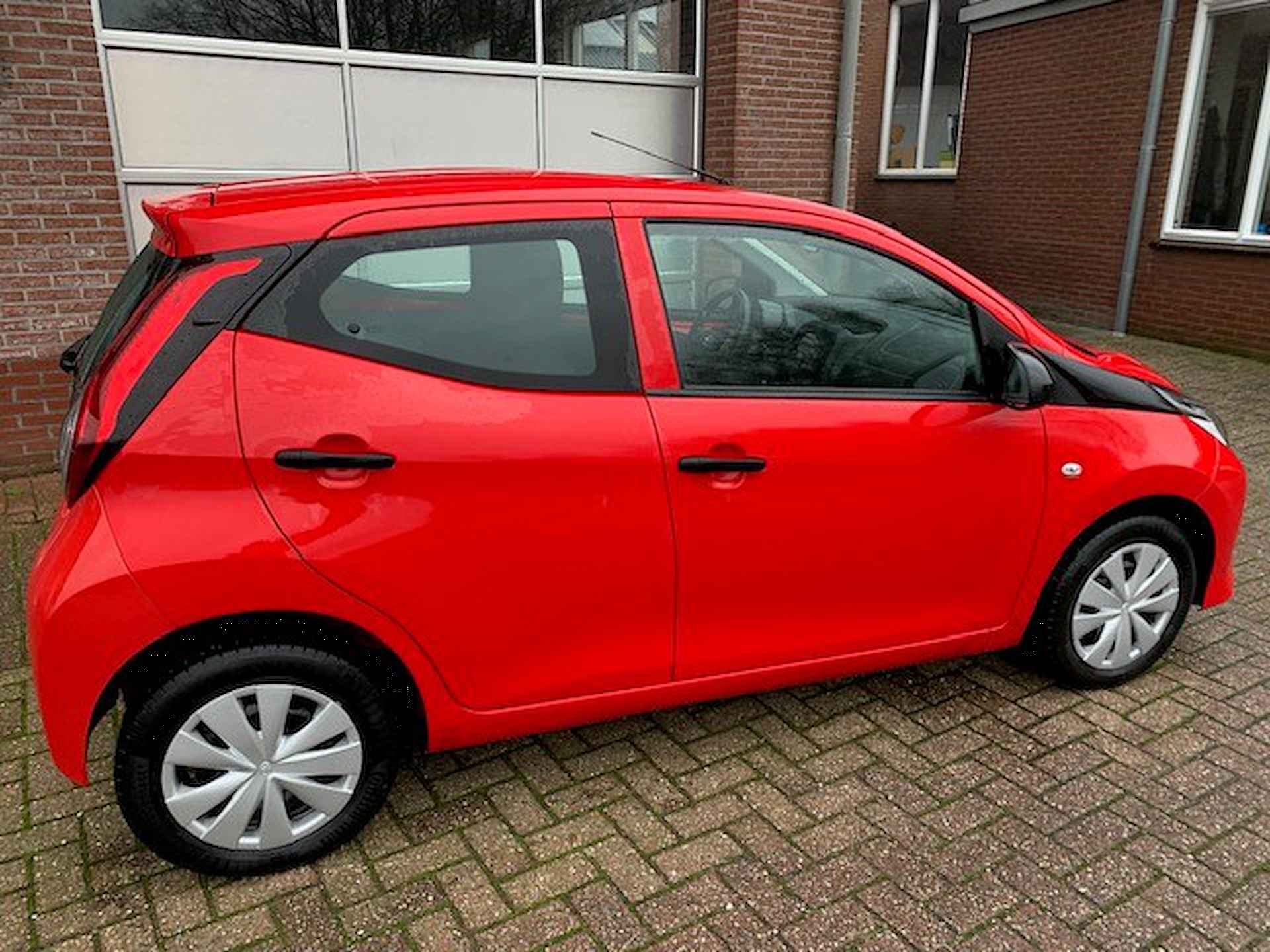 Toyota Aygo 1.0 VVT-i x-fun slechts 9500 km org NL - 6/24