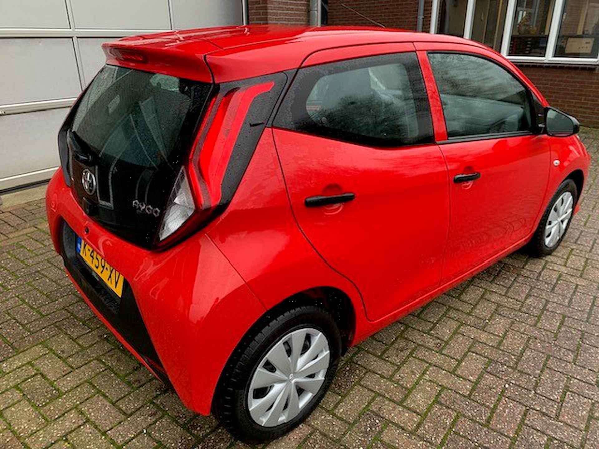 Toyota Aygo 1.0 VVT-i x-fun slechts 9500 km org NL - 7/24