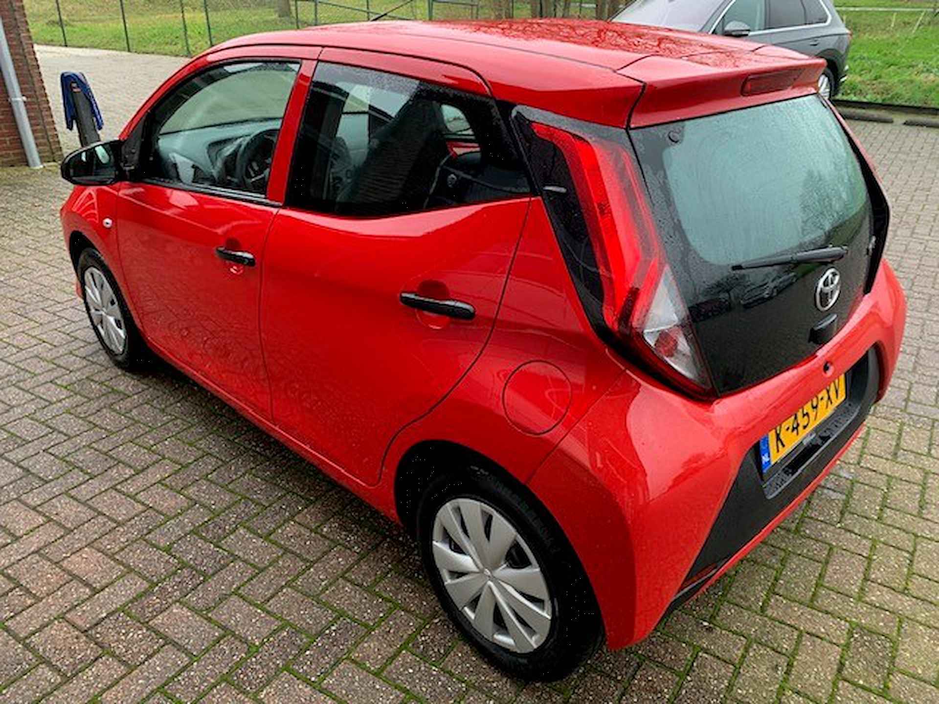 Toyota Aygo 1.0 VVT-i x-fun slechts 9500 km org NL - 10/24