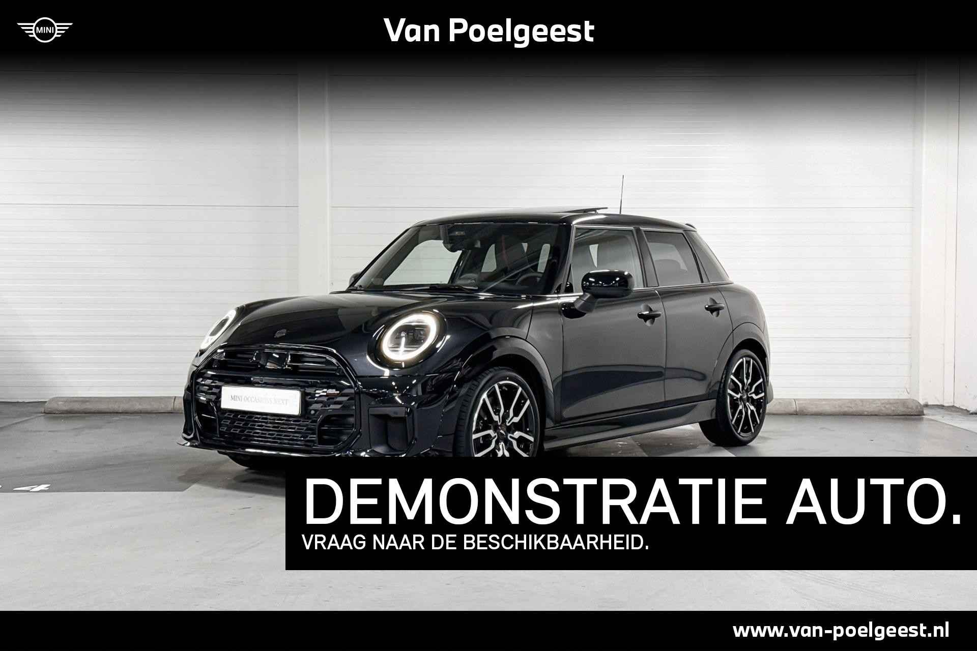 MINI 5-deurs Cooper S |  John Cooper Works Uitvoering | XL Pakket | 18" JCW Lap Spoke two-tone