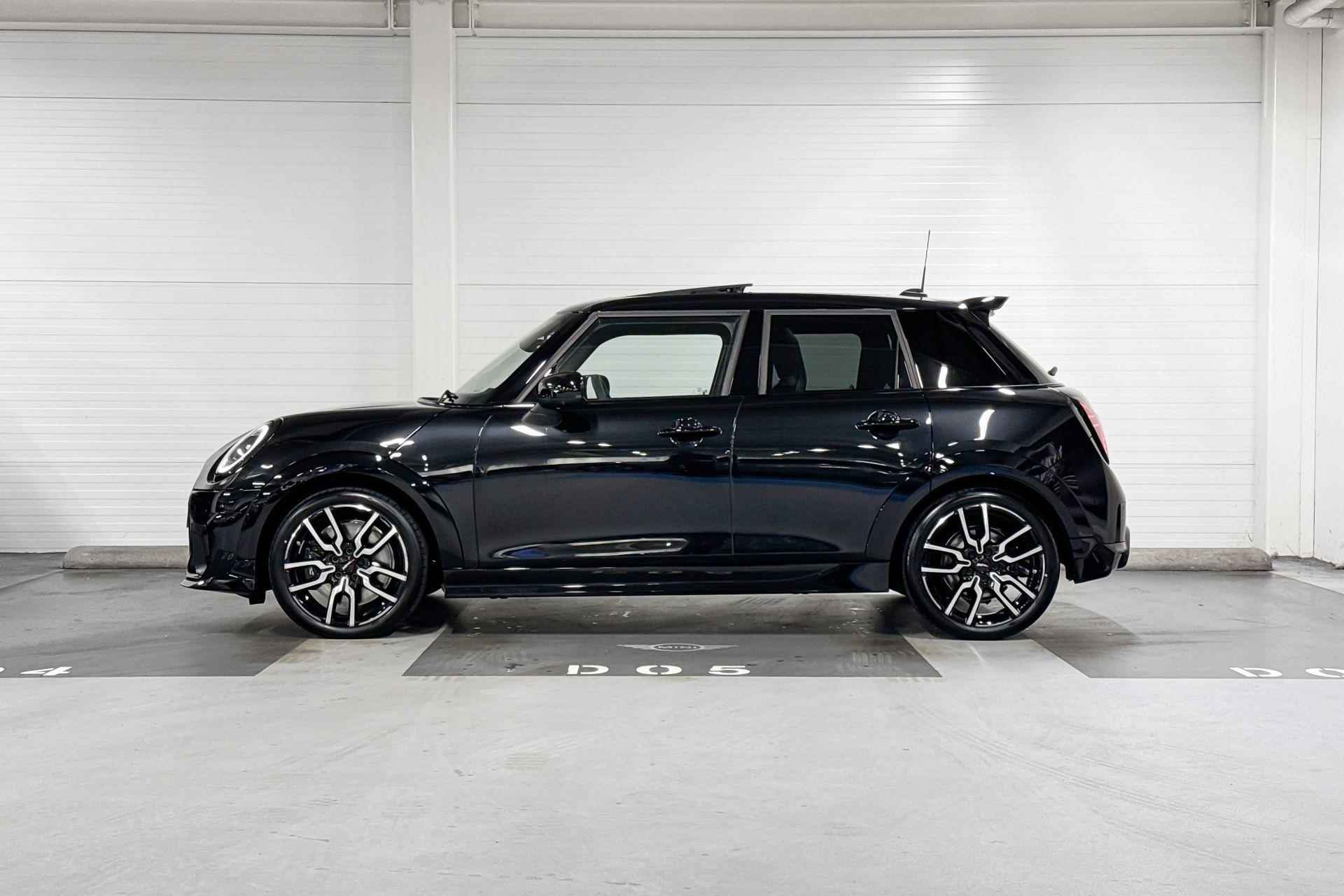 MINI 5-deurs Cooper S |  John Cooper Works Uitvoering | XL Pakket | 18" JCW Lap Spoke two-tone - 2/19