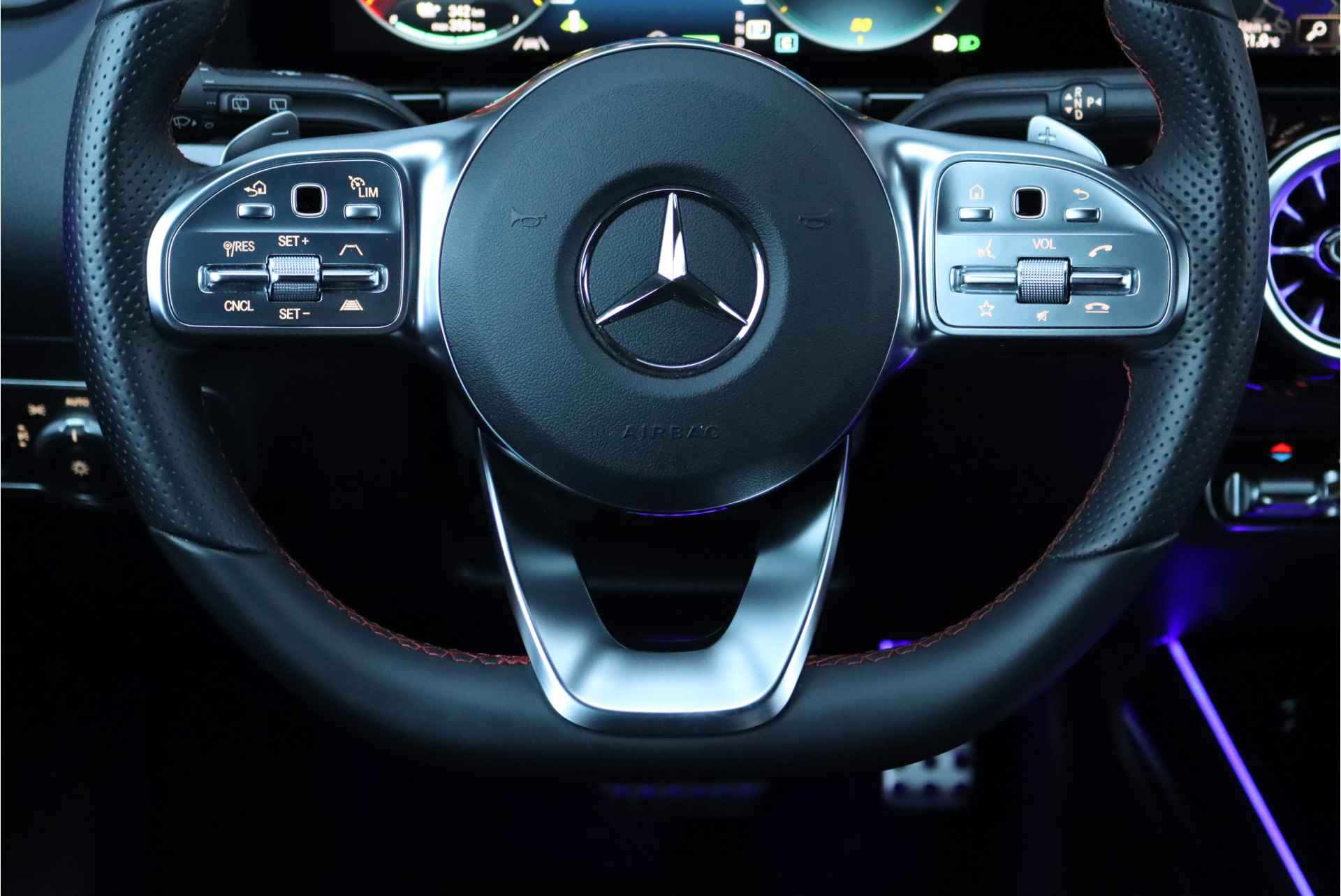 Mercedes-Benz EQA 300 4MATIC AMG Line 67 kWh | Distronic+ | Memory | Trekhaak | Keyless Go | Sfeerverlichting | Nightpakket | Widescreen | Stoelverwarming | Advanced Sound System | - 32/43