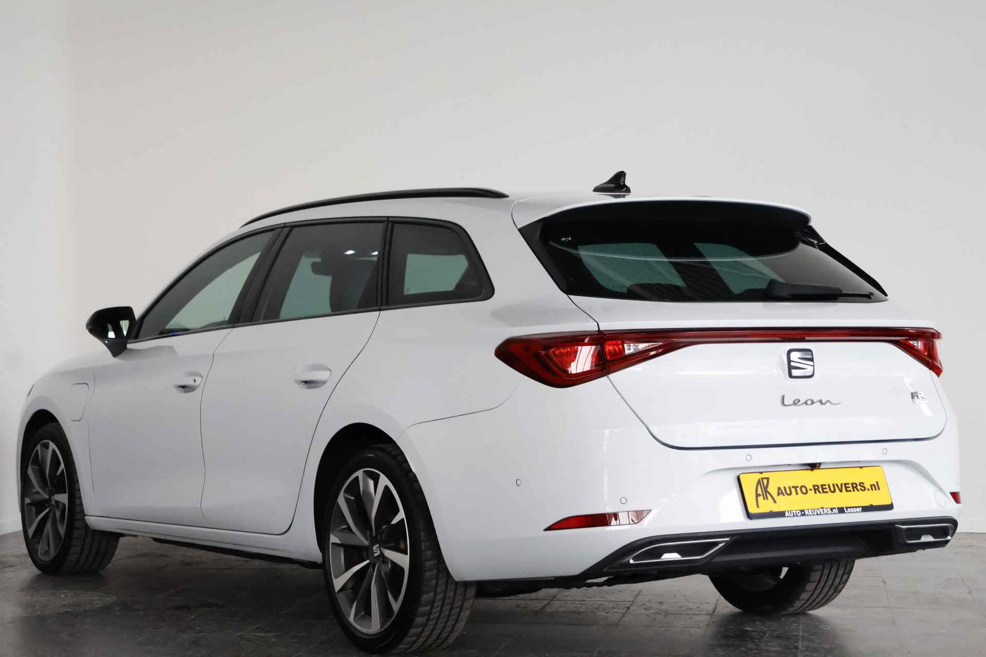 SEAT Leon Sportstourer 1.4 TSI eHybrid PHEV FR / LED / Travelassist / CarPlay / Camera - 6/36