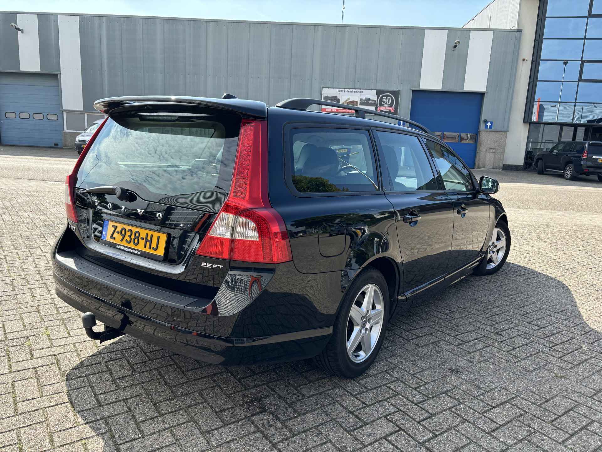 Volvo V70 2.5T Momentum / Youngtimer / 5 Cilinder / Trekhaak / Electr. achterklep / Parkeersensoren achter - 7/23