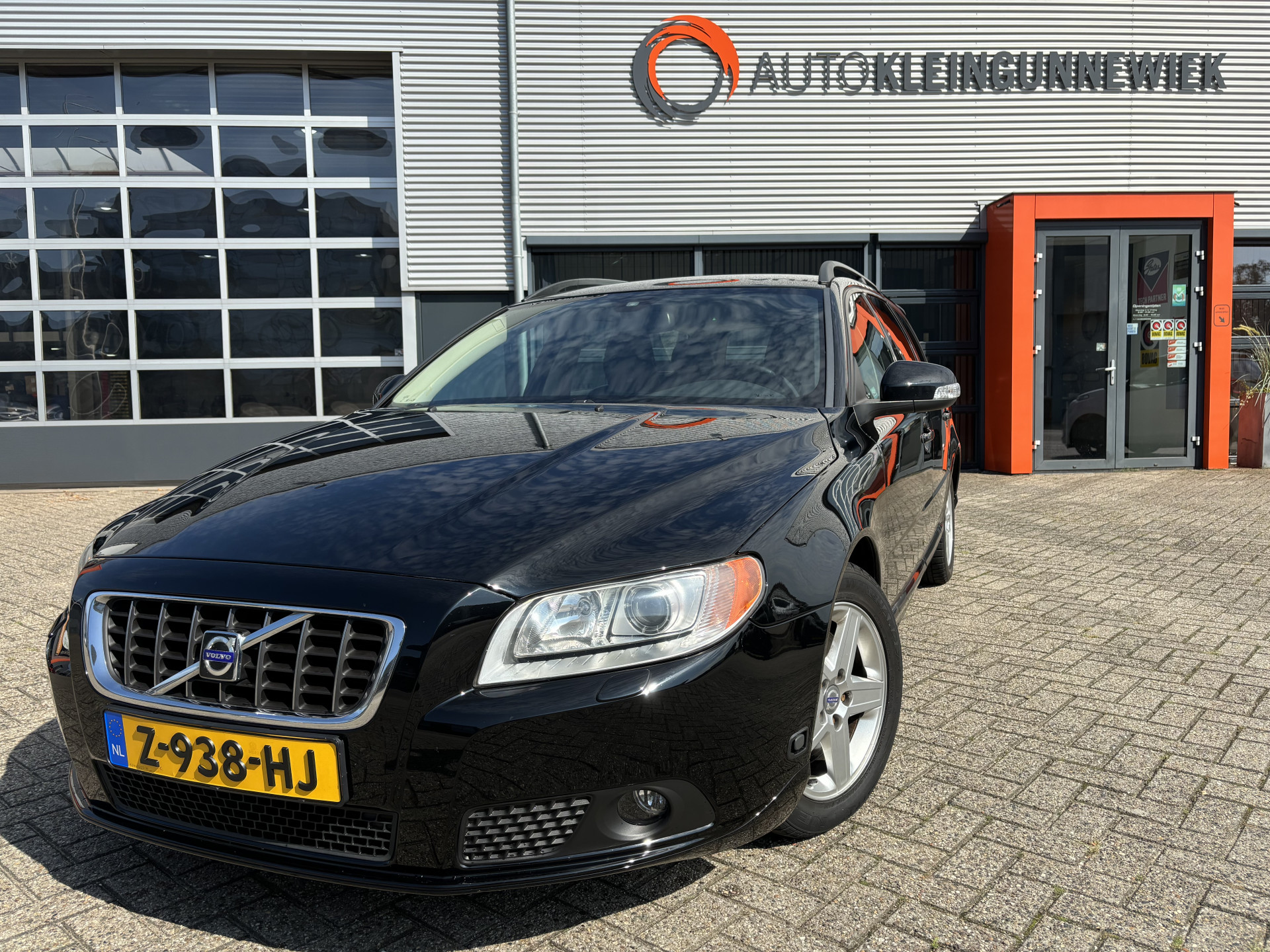 Volvo V70 2.5T Momentum / Youngtimer / 5 Cilinder / Trekhaak / Electr. achterklep / Parkeersensoren achter