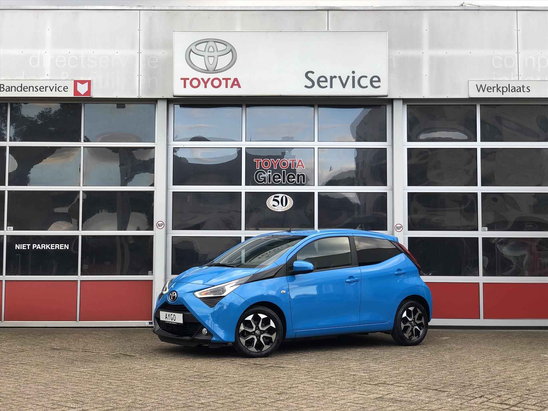 Toyota Aygo 1.0 VVT-i 72pk X-Cite | Lichtmetalen velgen, Privcay Glass, Apple CarPlay/Android Auto, Climate control, Eerste eigenaar - 3/38