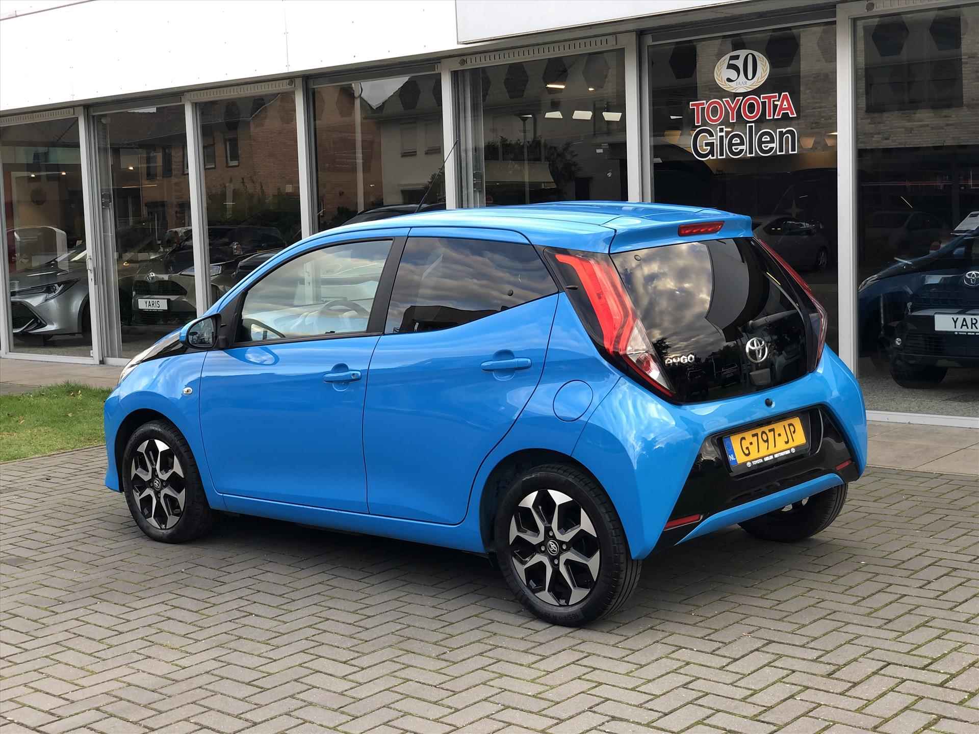 Toyota Aygo 1.0 VVT-i 72pk X-Cite | Lichtmetalen velgen, Privcay Glass, Apple CarPlay/Android Auto, Climate control, Eerste eigenaar - 4/38