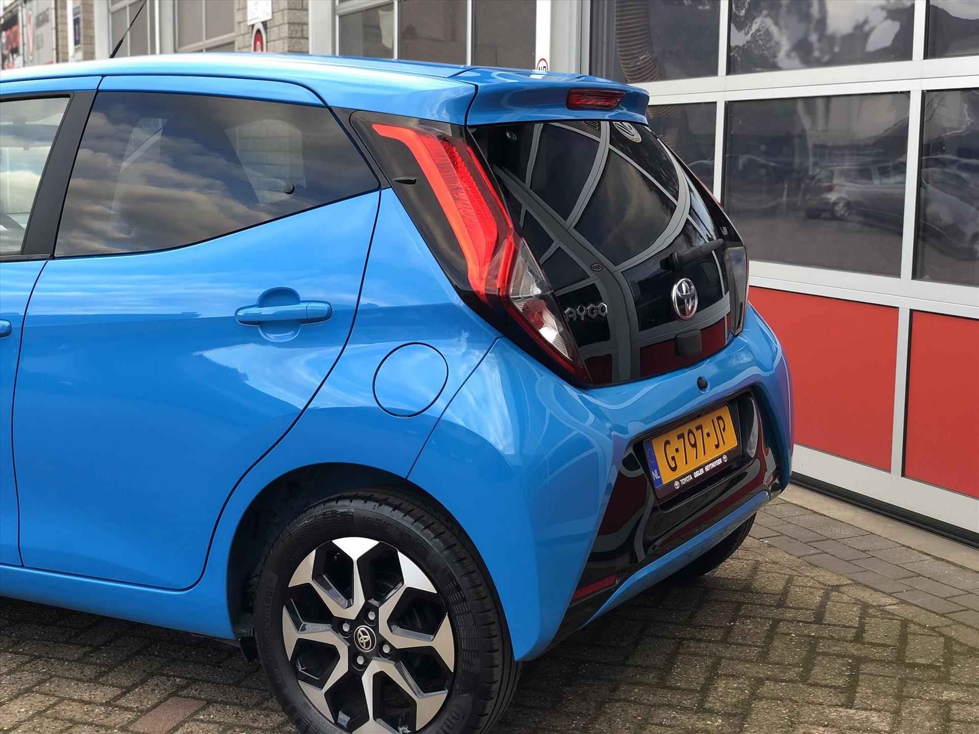 Toyota Aygo 1.0 VVT-i 72pk X-Cite | Lichtmetalen velgen, Privcay Glass, Apple CarPlay/Android Auto, Climate control, Eerste eigenaar - 11/38