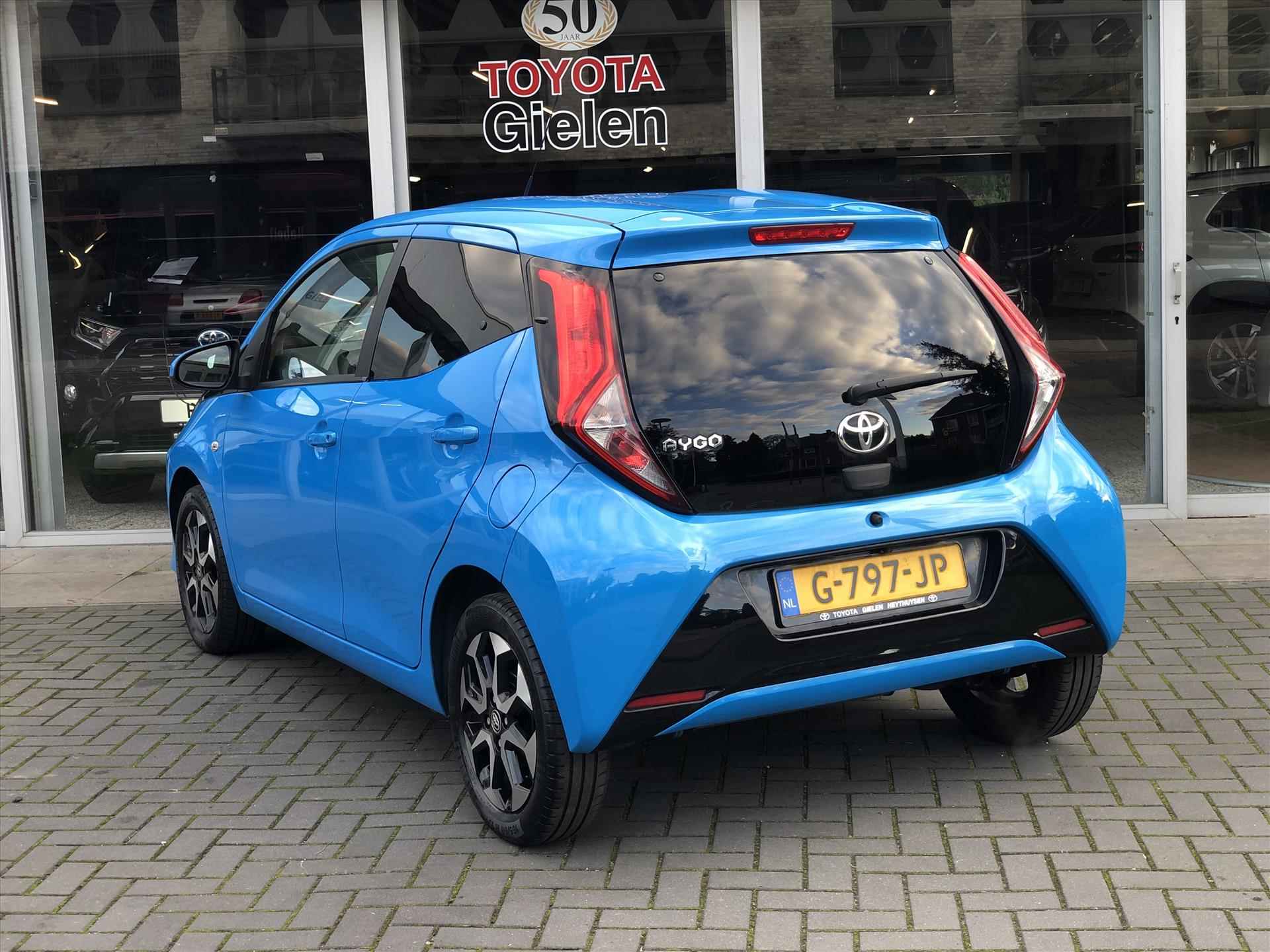 Toyota Aygo 1.0 VVT-i 72pk X-Cite | Lichtmetalen velgen, Privcay Glass, Apple CarPlay/Android Auto, Climate control, Eerste eigenaar - 14/38