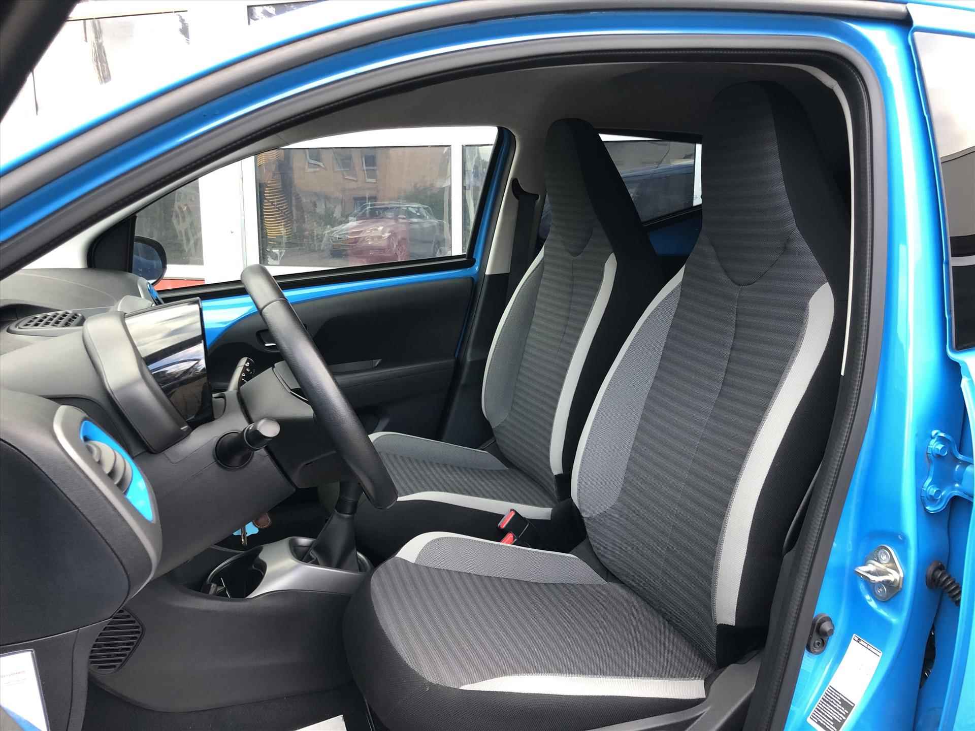 Toyota Aygo 1.0 VVT-i 72pk X-Cite | Lichtmetalen velgen, Privcay Glass, Apple CarPlay/Android Auto, Climate control, Eerste eigenaar - 19/38