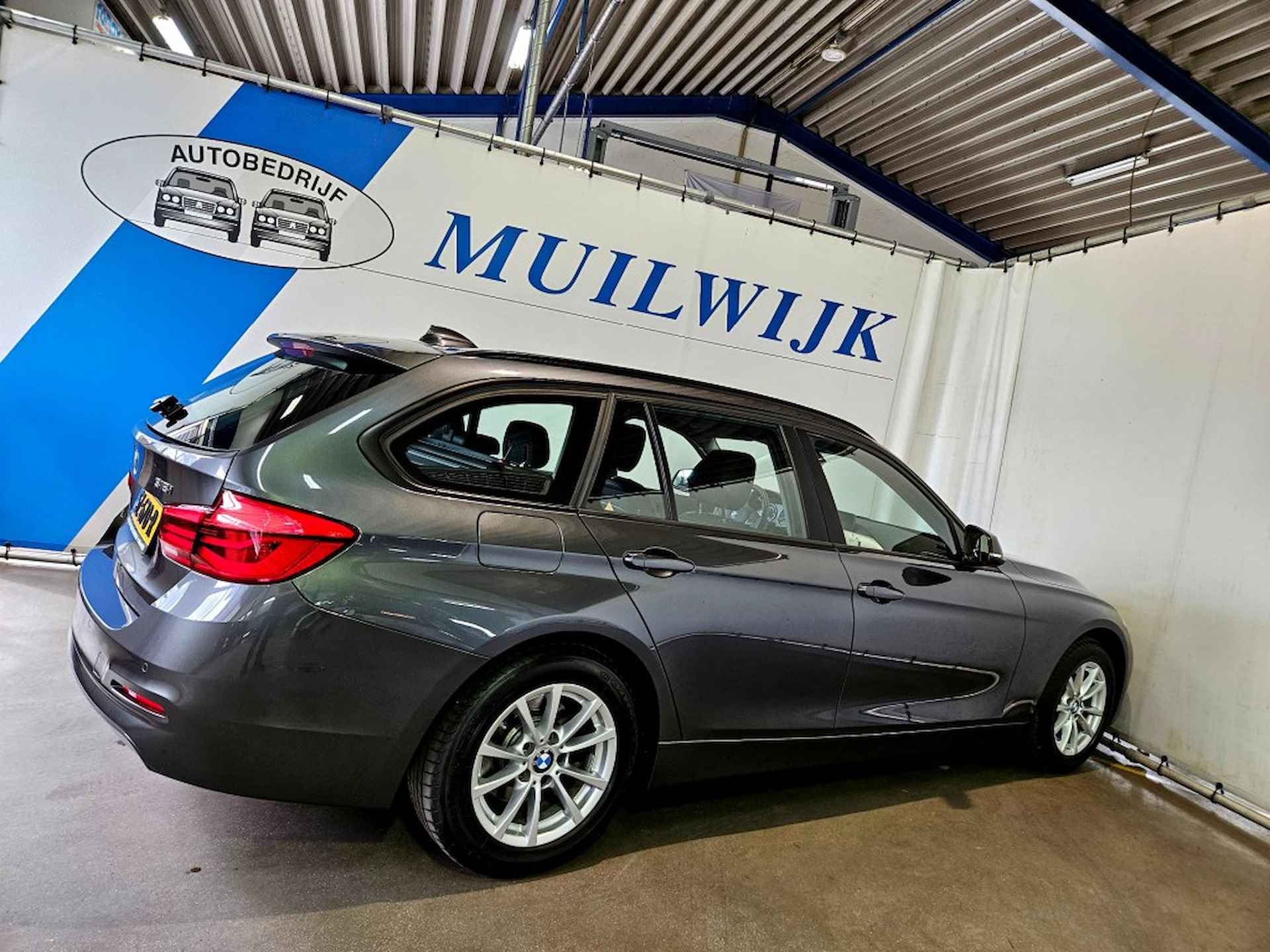 BMW 3-serie Touring 318i Executive / Navi / Full LED / NL Auto - 8/44