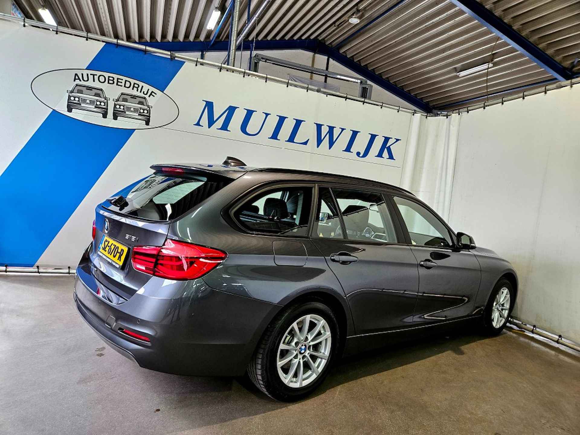 BMW 3-serie Touring 318i Executive / Navi / Full LED / NL Auto - 9/44