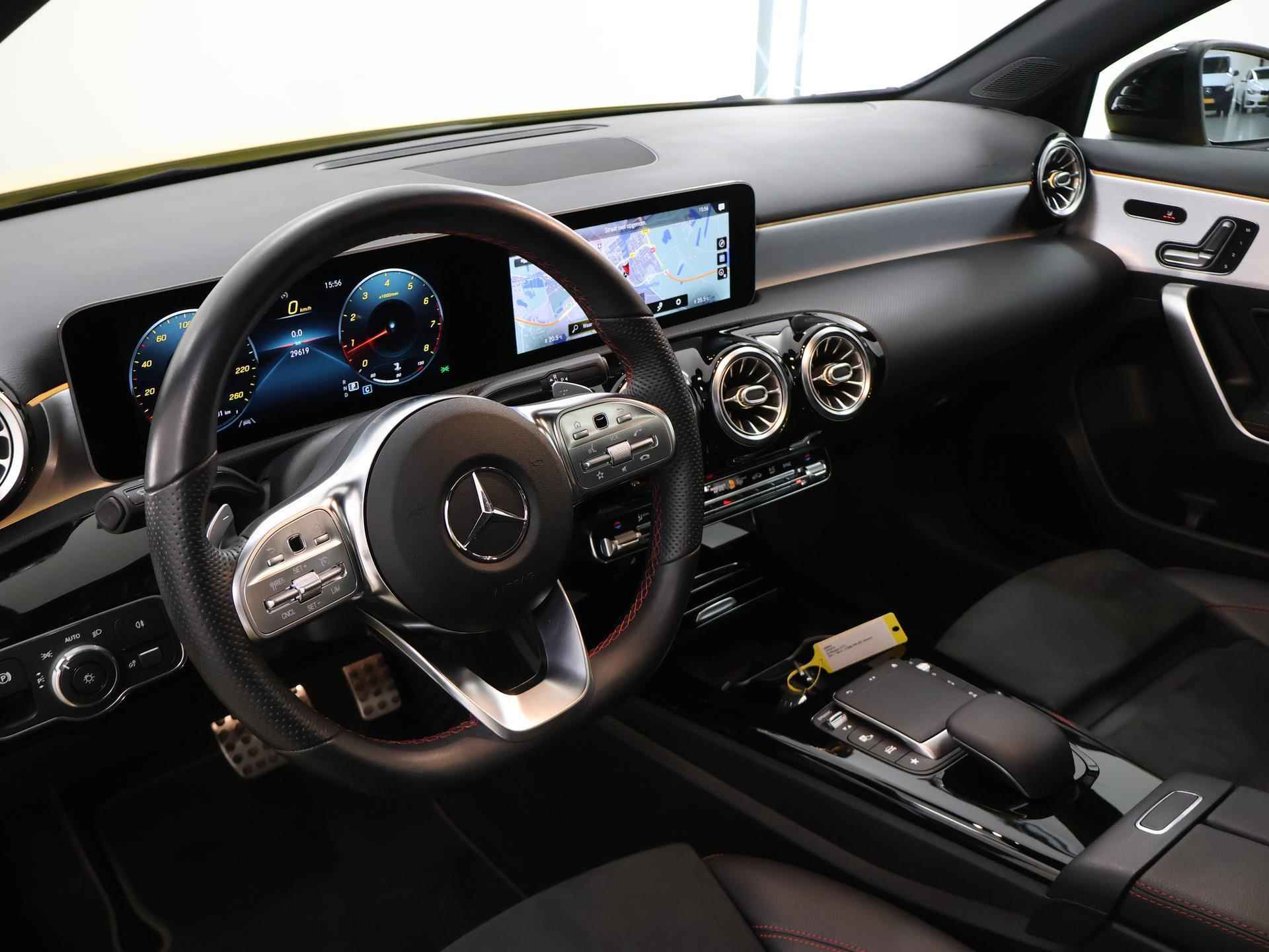 Mercedes-Benz A-klasse 180 Business Solution AMG | Panoramadak | Nightpakket | achteruitrijcamera | Keyless Go | Multibeam Led - 8/43