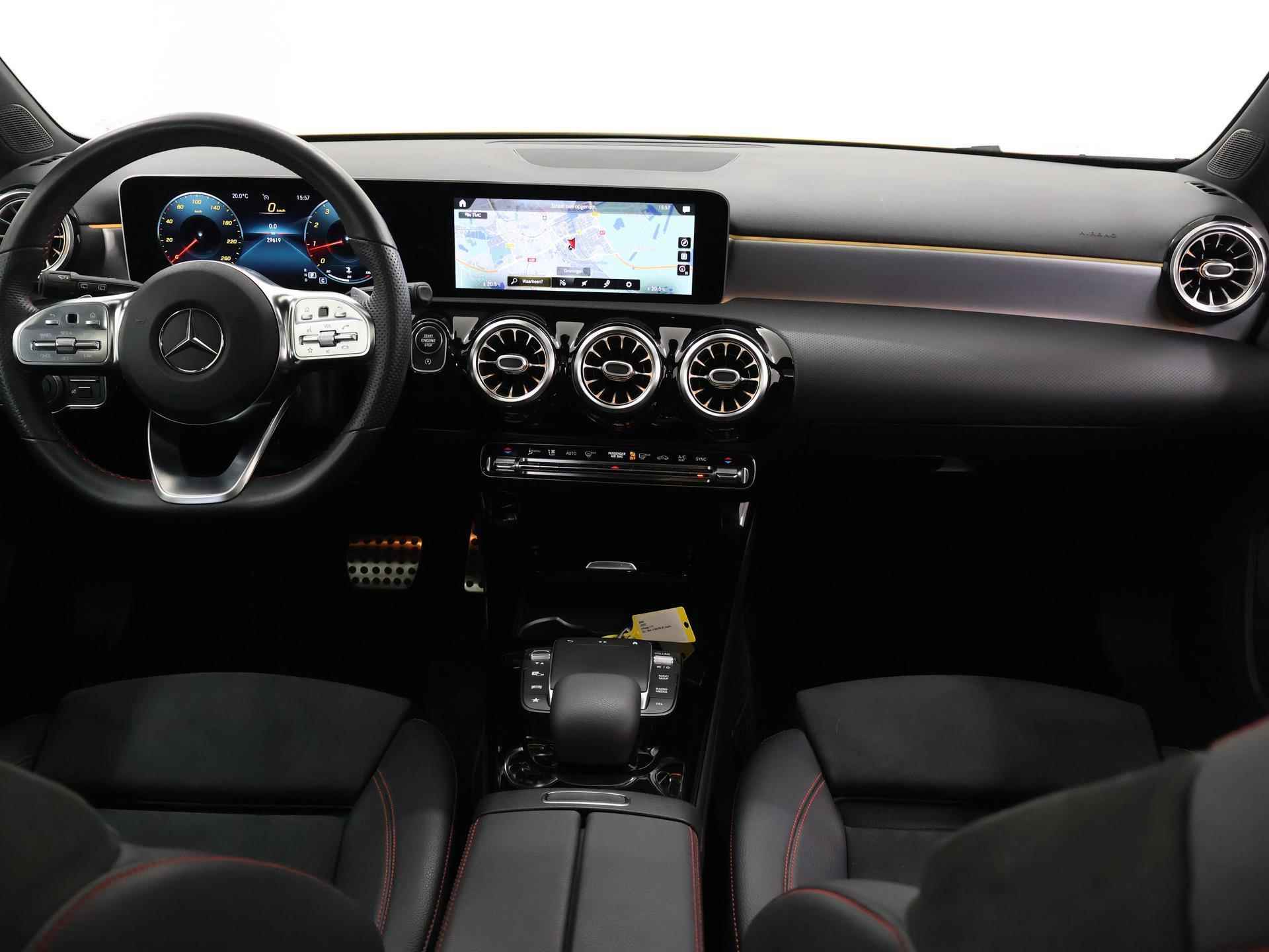 Mercedes-Benz A-klasse 180 Business Solution AMG | Panoramadak | Nightpakket | achteruitrijcamera | Keyless Go | Multibeam Led - 9/43