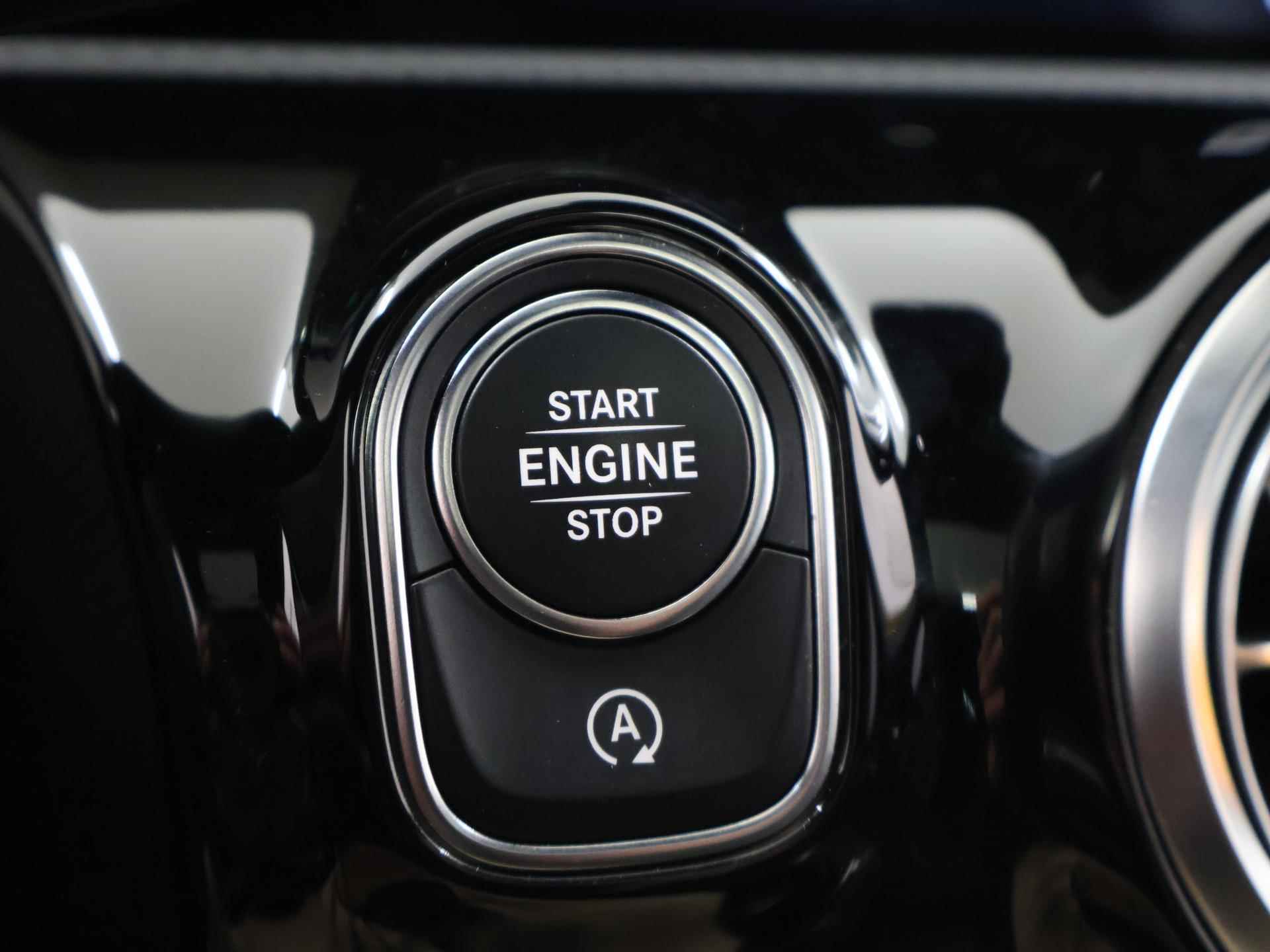 Mercedes-Benz A-klasse 180 Business Solution AMG | Panoramadak | Nightpakket | achteruitrijcamera | Keyless Go | Multibeam Led - 33/43