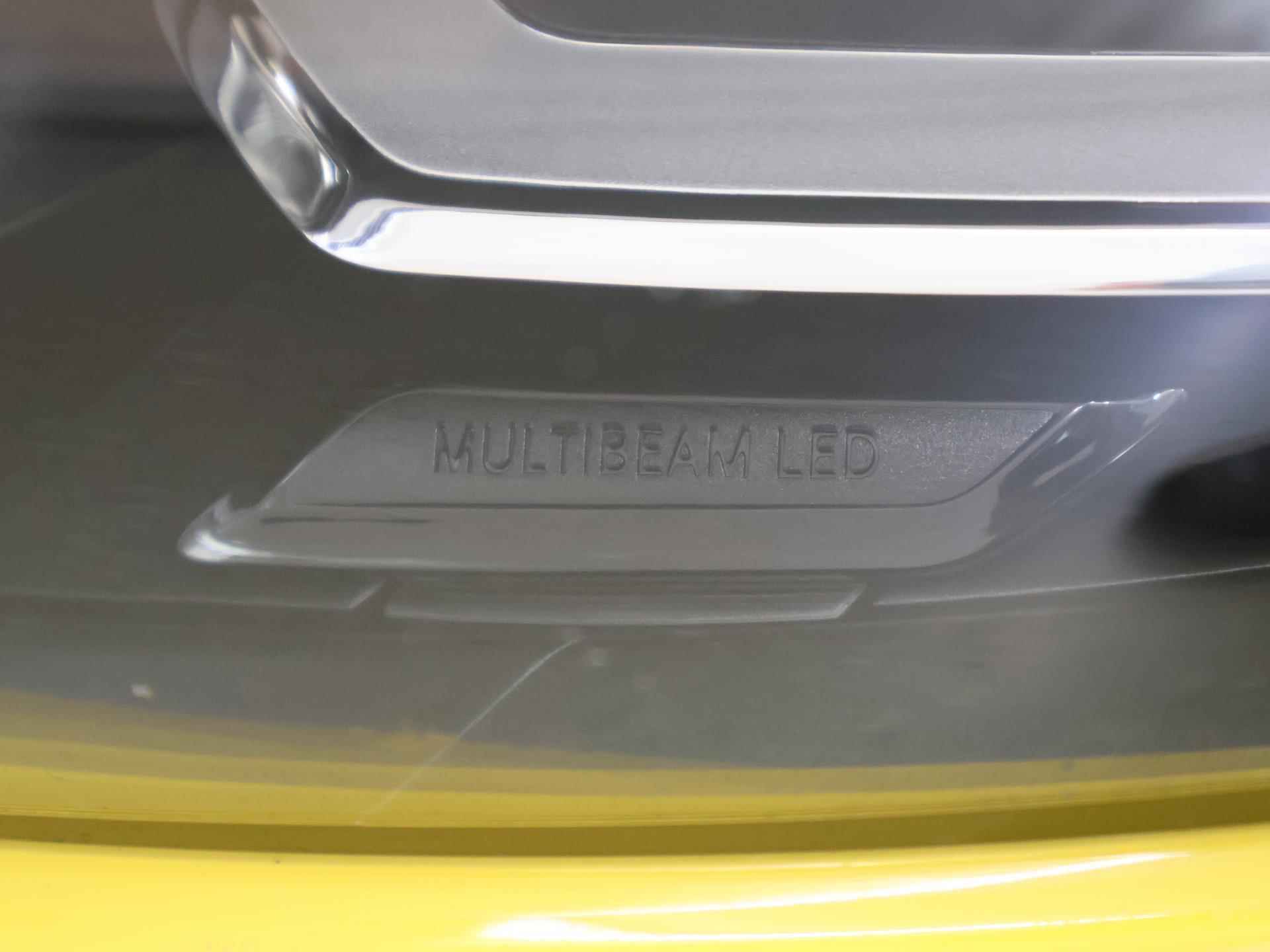 Mercedes-Benz A-klasse 180 Business Solution AMG | Panoramadak | Nightpakket | achteruitrijcamera | Keyless Go | Multibeam Led - 41/43