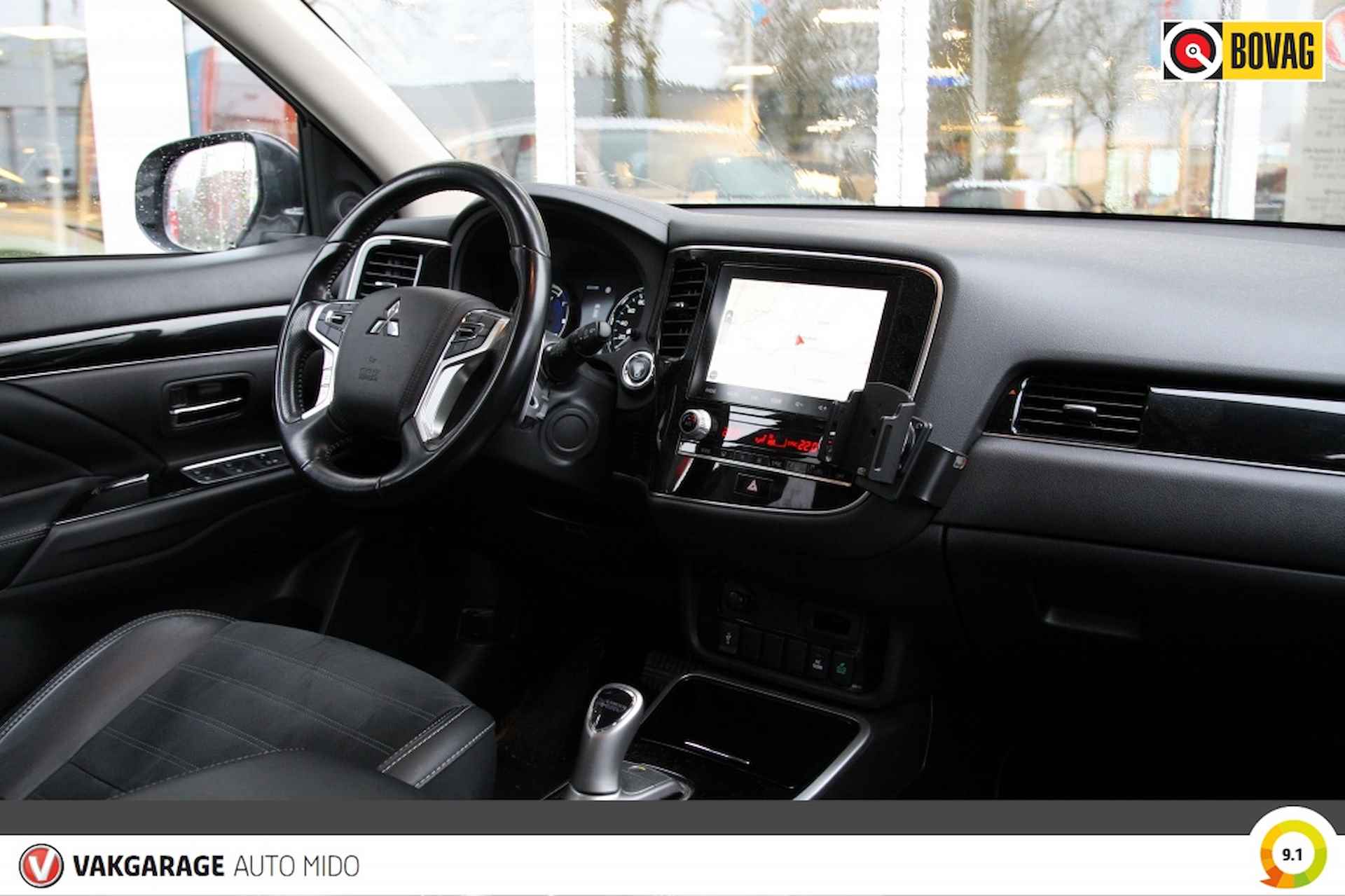 Mitsubishi Outlander 2.4 PHEV Intense 4WD -Trekhaak- -Stand kachel- - 3/36