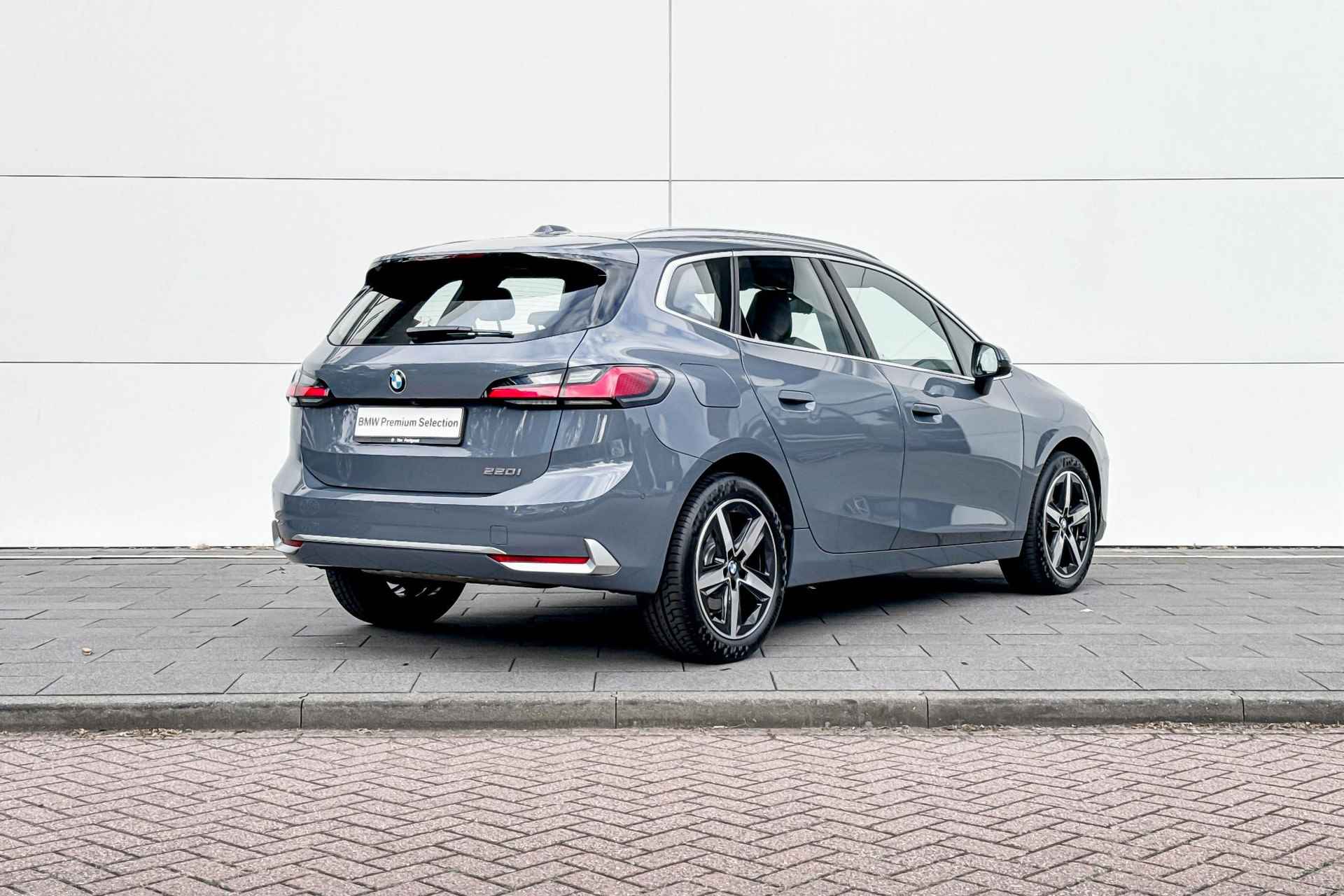 BMW 2 Serie Active Tourer 220i Luxury Line | Trekhaak | Parking Pack Plus | - 5/28