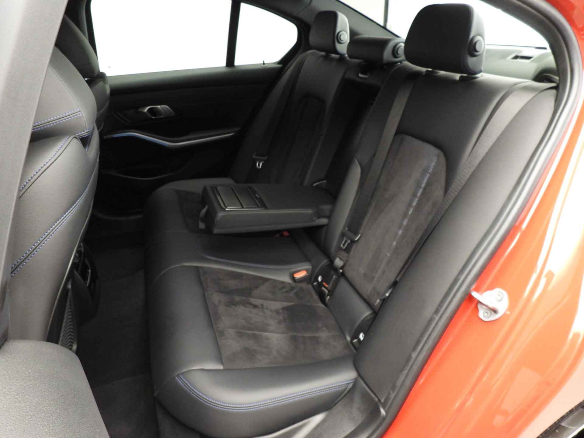 BMW 3 Serie Sedan 320e M-Sportpakket | LED | Navigatie | Trekhaak | Sportstoelen | Stoelverwarming | DAB | Alu 18 inch - 9/47