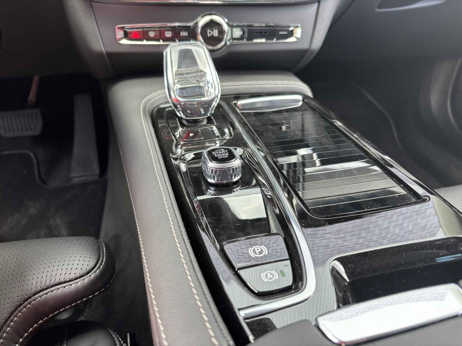 Volvo S90 T8 Plug-in hybrid AWD Plus Dark Long Range | Harman Kardon audio | Stoelventilatie | Google Maps navigatie | Adaptive Cruise control - 19/25