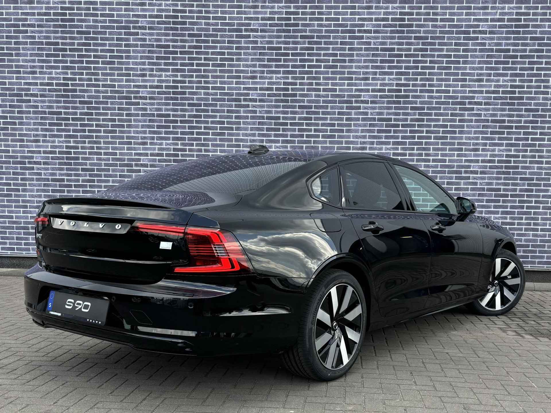 Volvo S90 T8 Plug-in hybrid AWD Plus Dark | Nieuwe auto, direct leverbaar, extra inruil! | Harman Kardon | Stoelventilatie | Adaptive Cruise control - 13/25