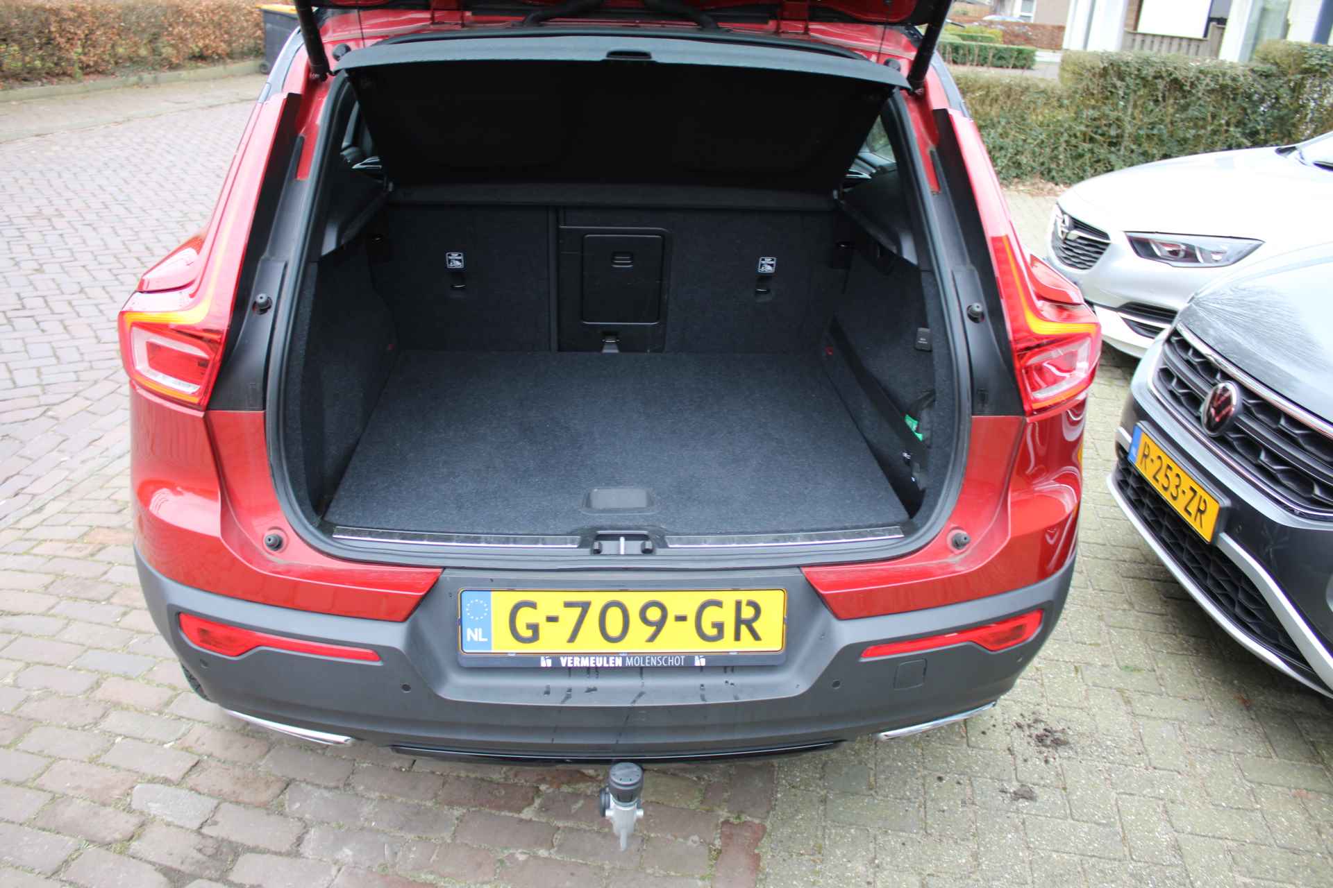 Volvo Xc40 T3 163PK Geartronic R-Design + 18"/ Navi/ Clima/ Full-LED/ Camera/ Trekhaak/ NL auto - 13/45