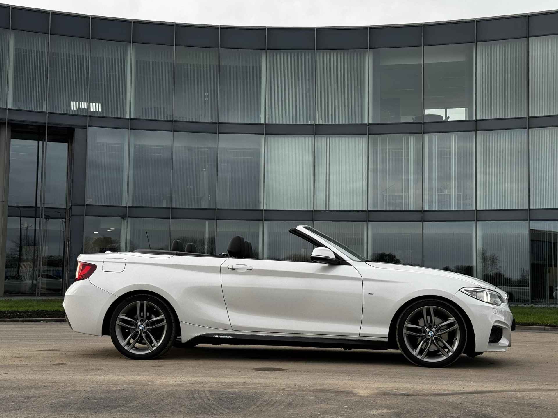 BMW 2-serie Cabrio 220i Centennial High Executive - 8/23