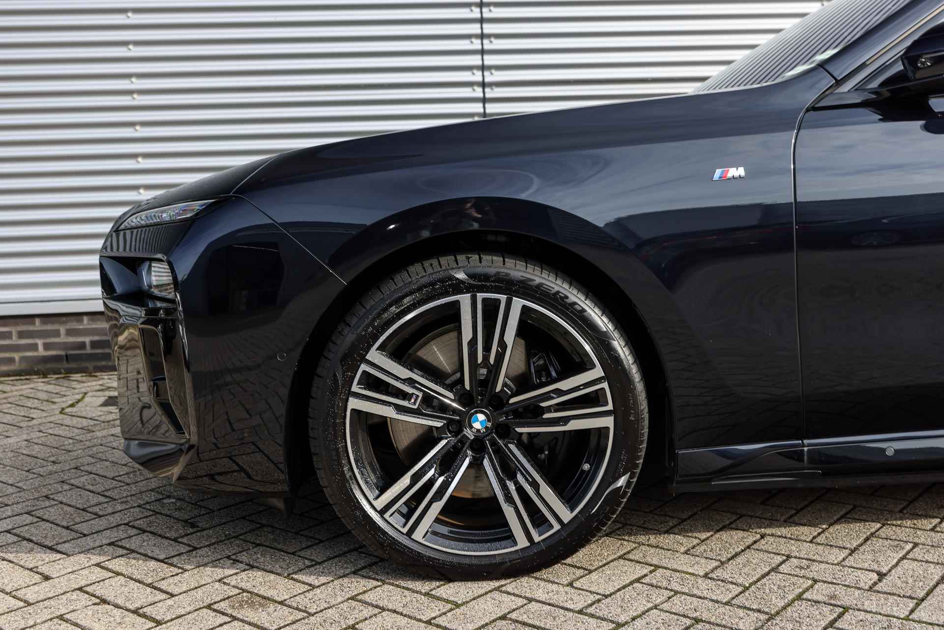 BMW i7 xDrive60 High Executive M Sport / Panoramadak Sky Lounge / Head-Up /  Massagefunctie  voor + achter / Bowers & Wilkins / Active Steering / Parking Assistant Professional / Stoelventilatie - 5/45